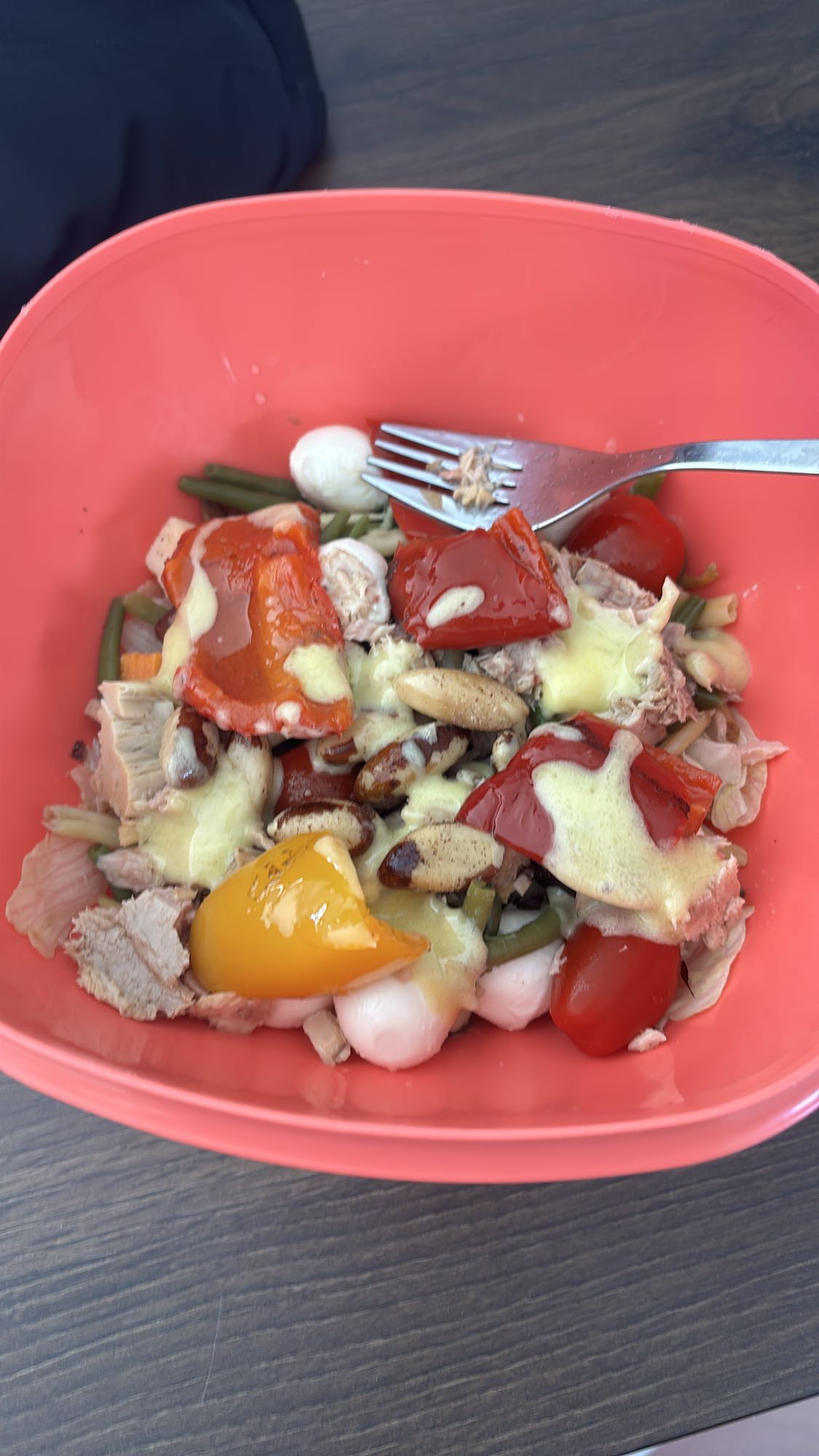 Salade thon légumes fromage