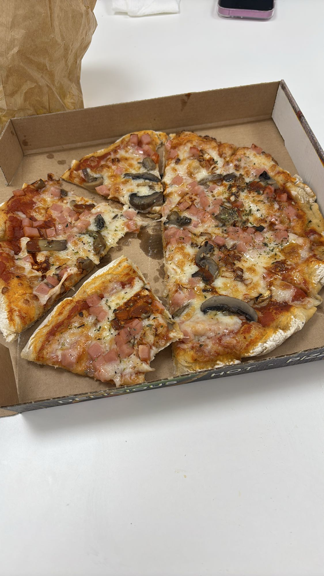 pizza de jamón y champiñones