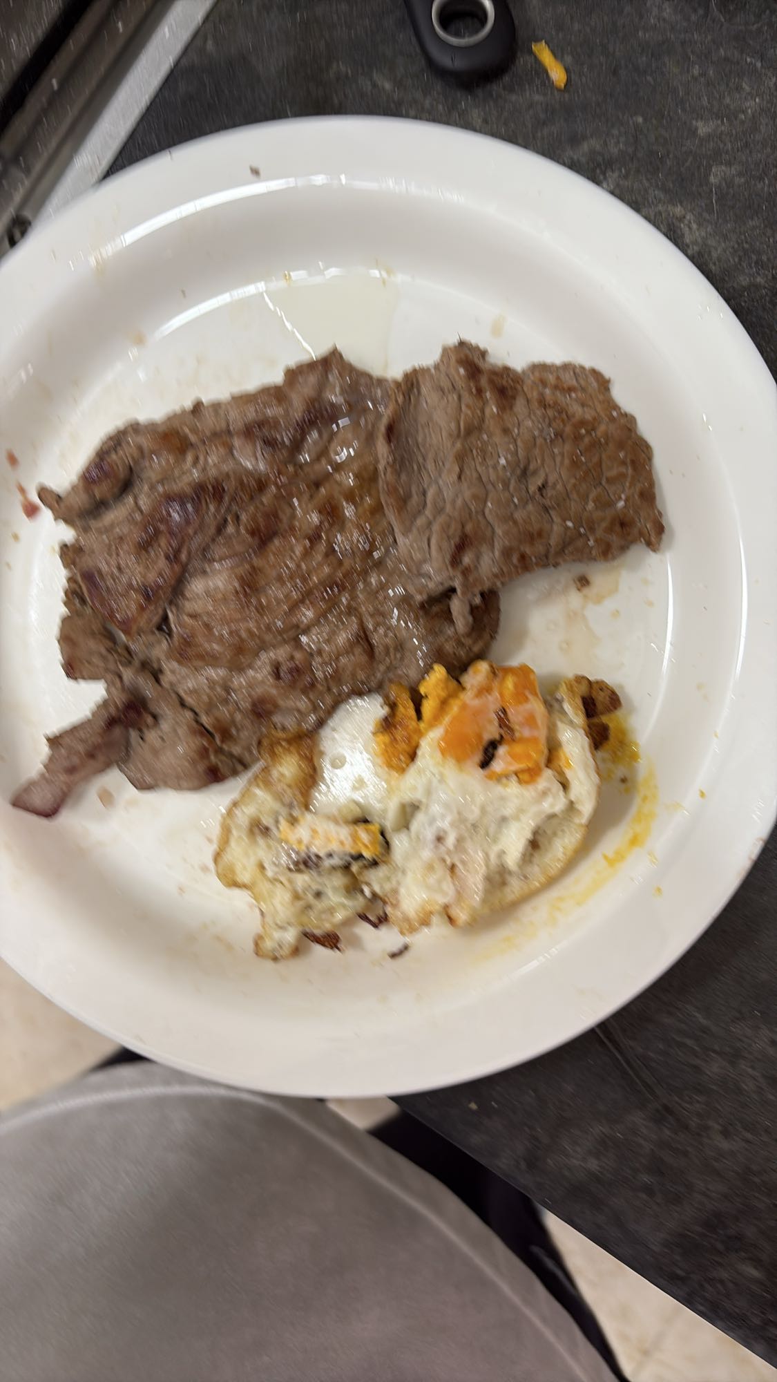 Bistec con huevo frito