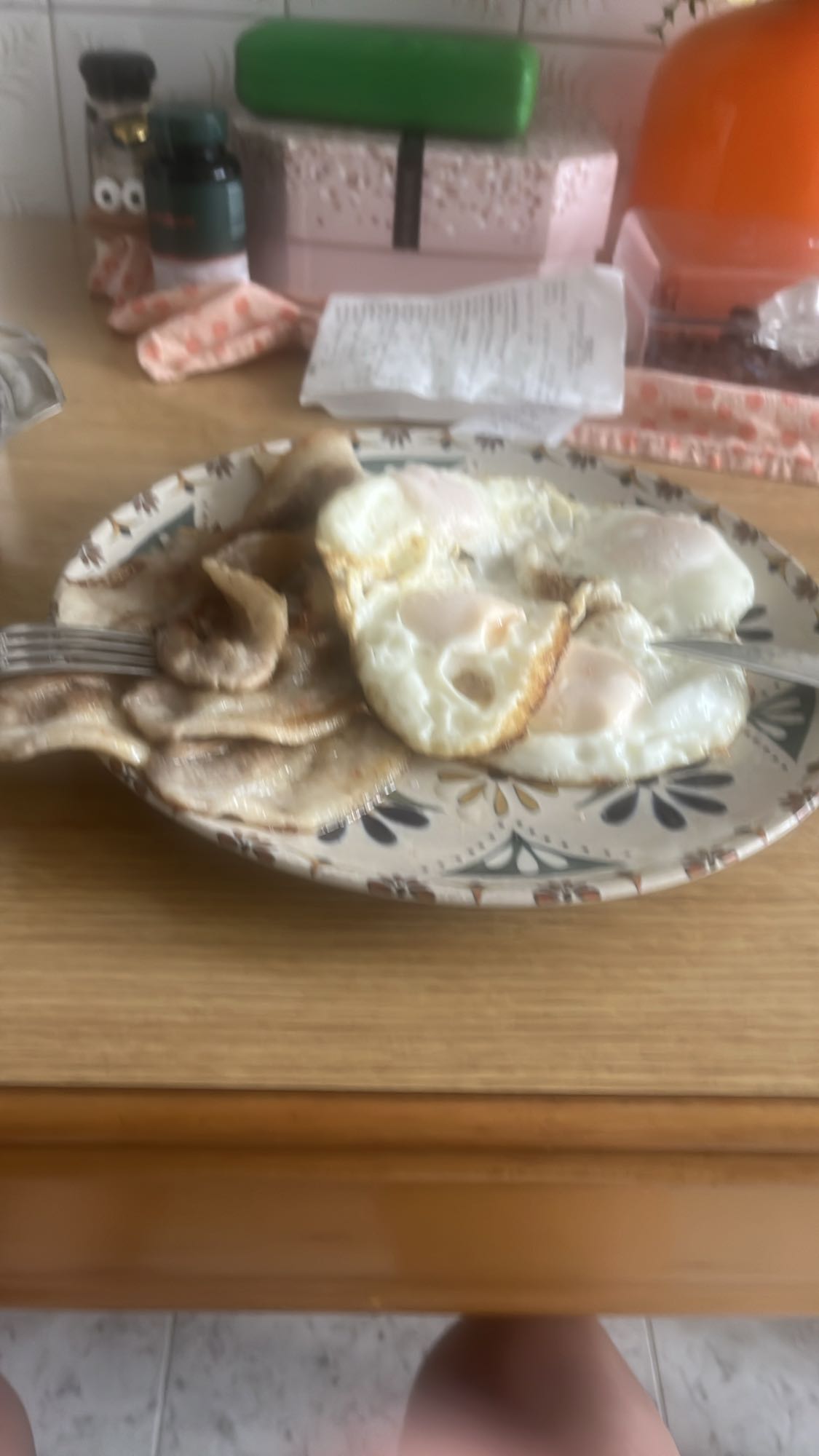 Huevos fritos con tocino