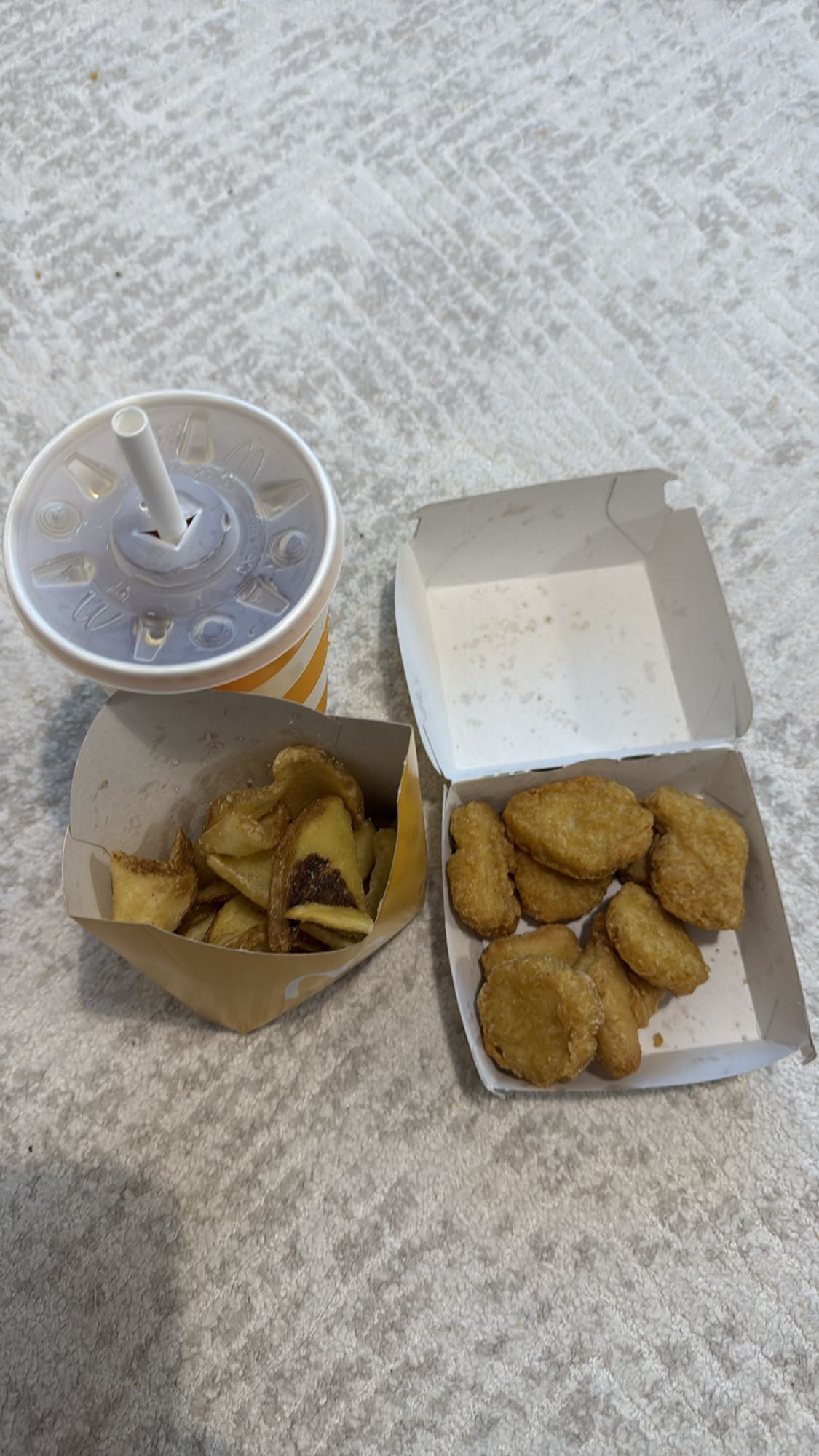 Meniu nuggets cu cartofi