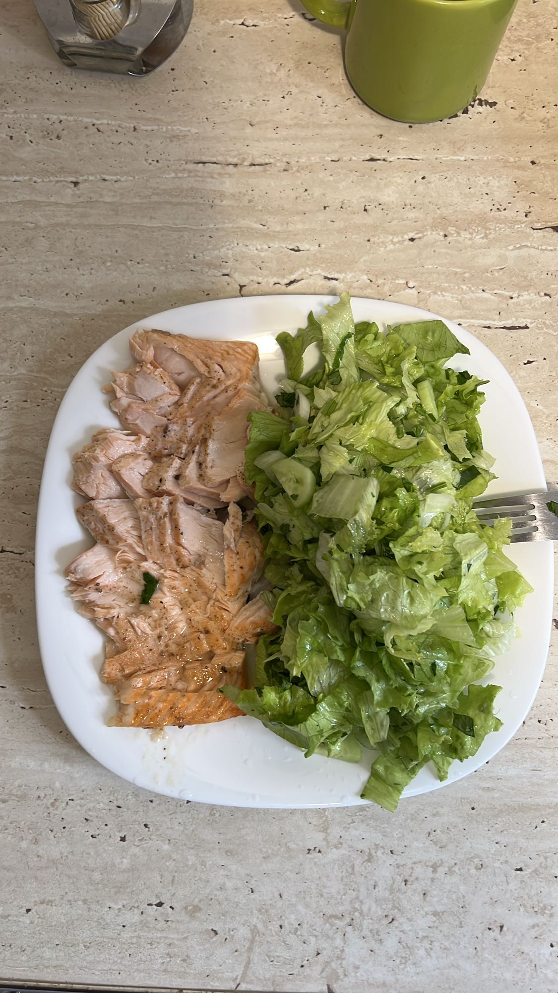 Somon cu salată verde