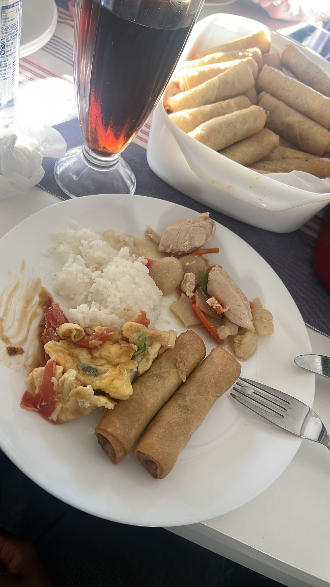 Ris, lumpia och kyckling