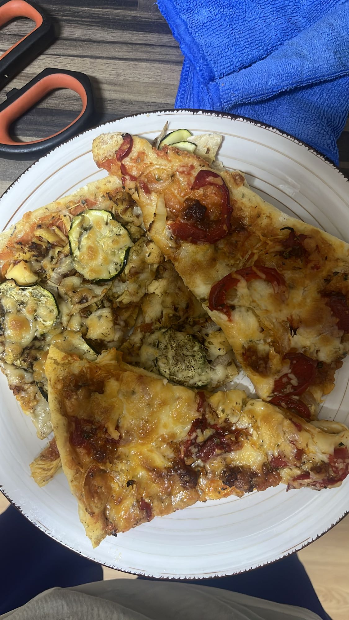 tres porciones de pizza