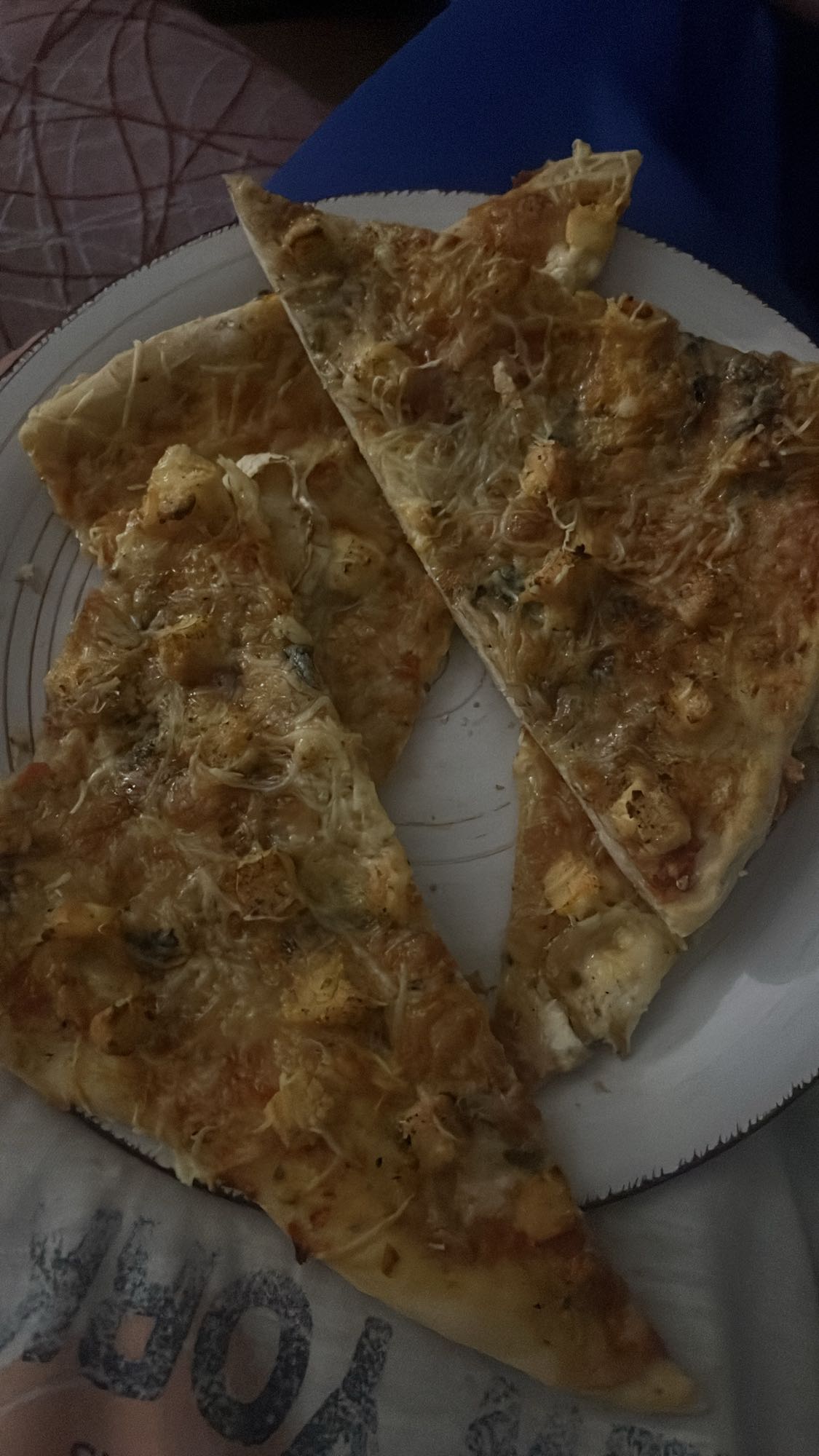 Pizza de queso y pollo