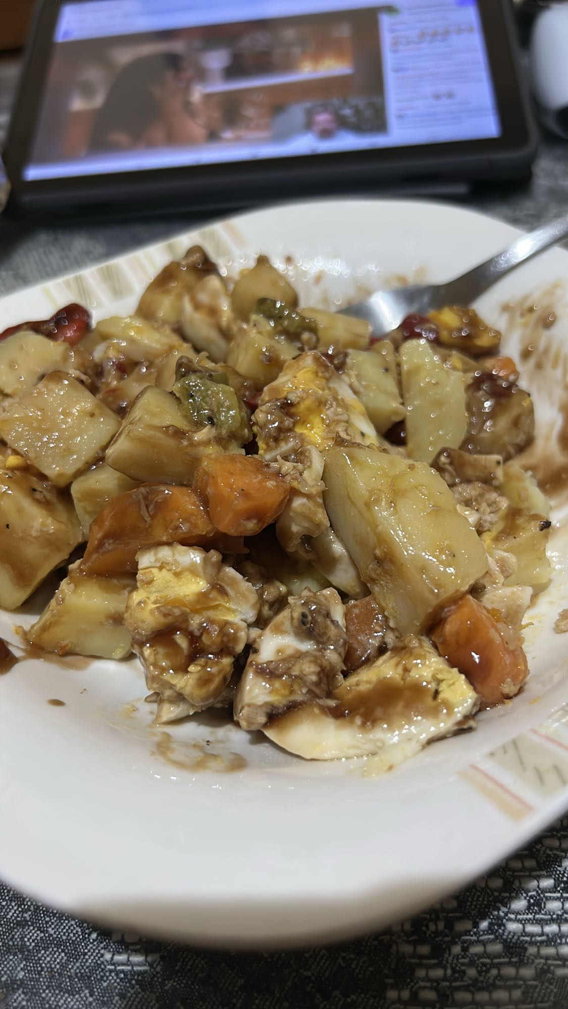 ensalada de frutas y huevo