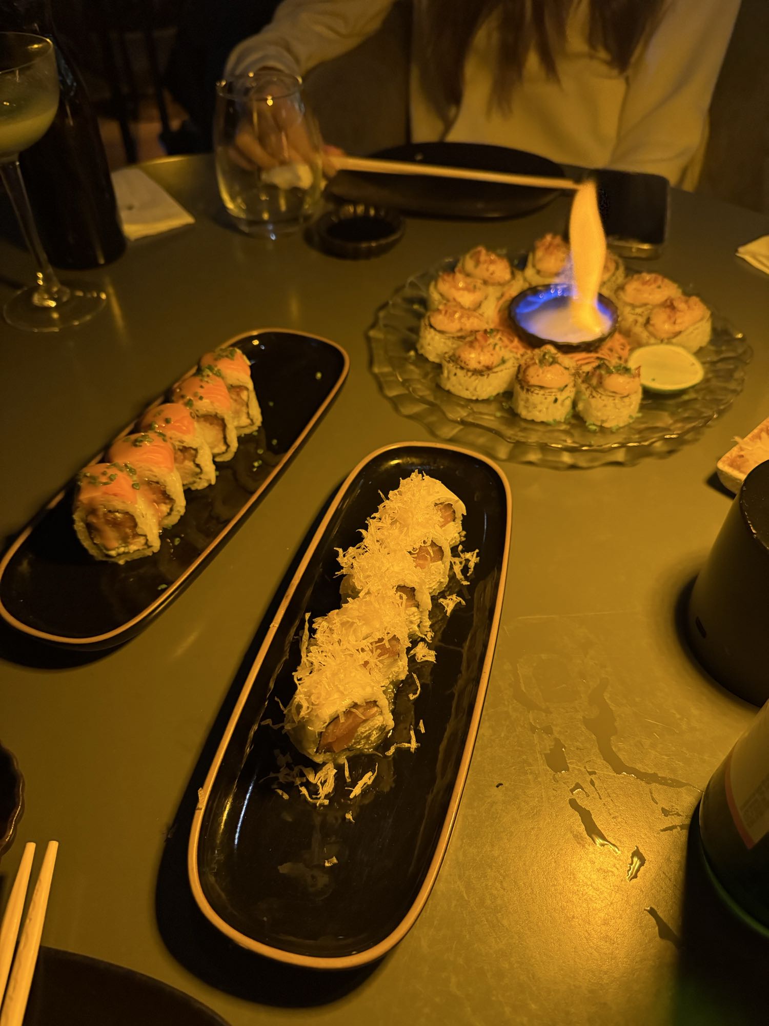 rollos de sushi variados