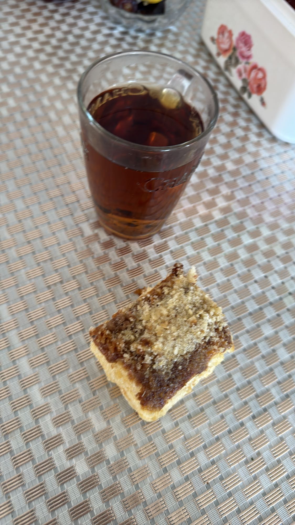 Çay ve cevizli ekmek