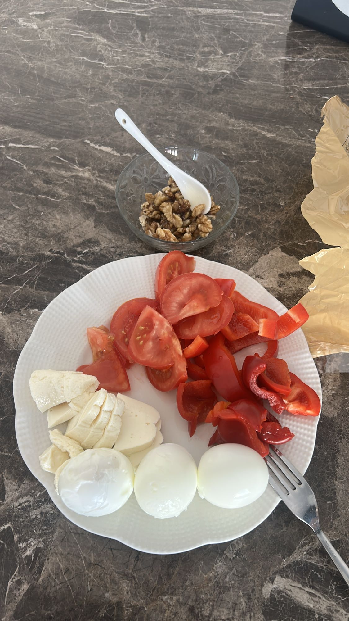 Mic dejun cu ouă și legume