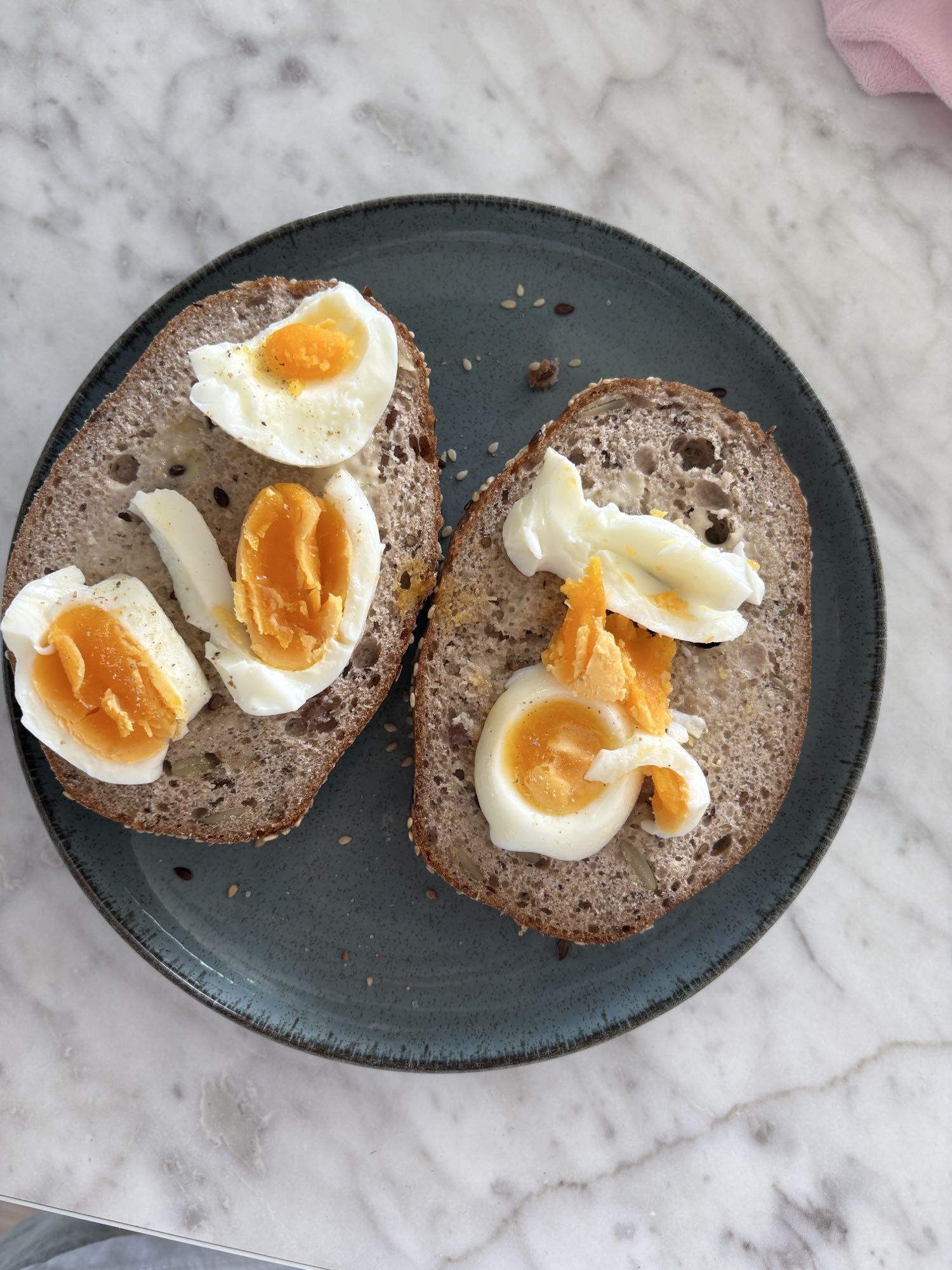 Äggsmörgås på glutenfritt bröd
