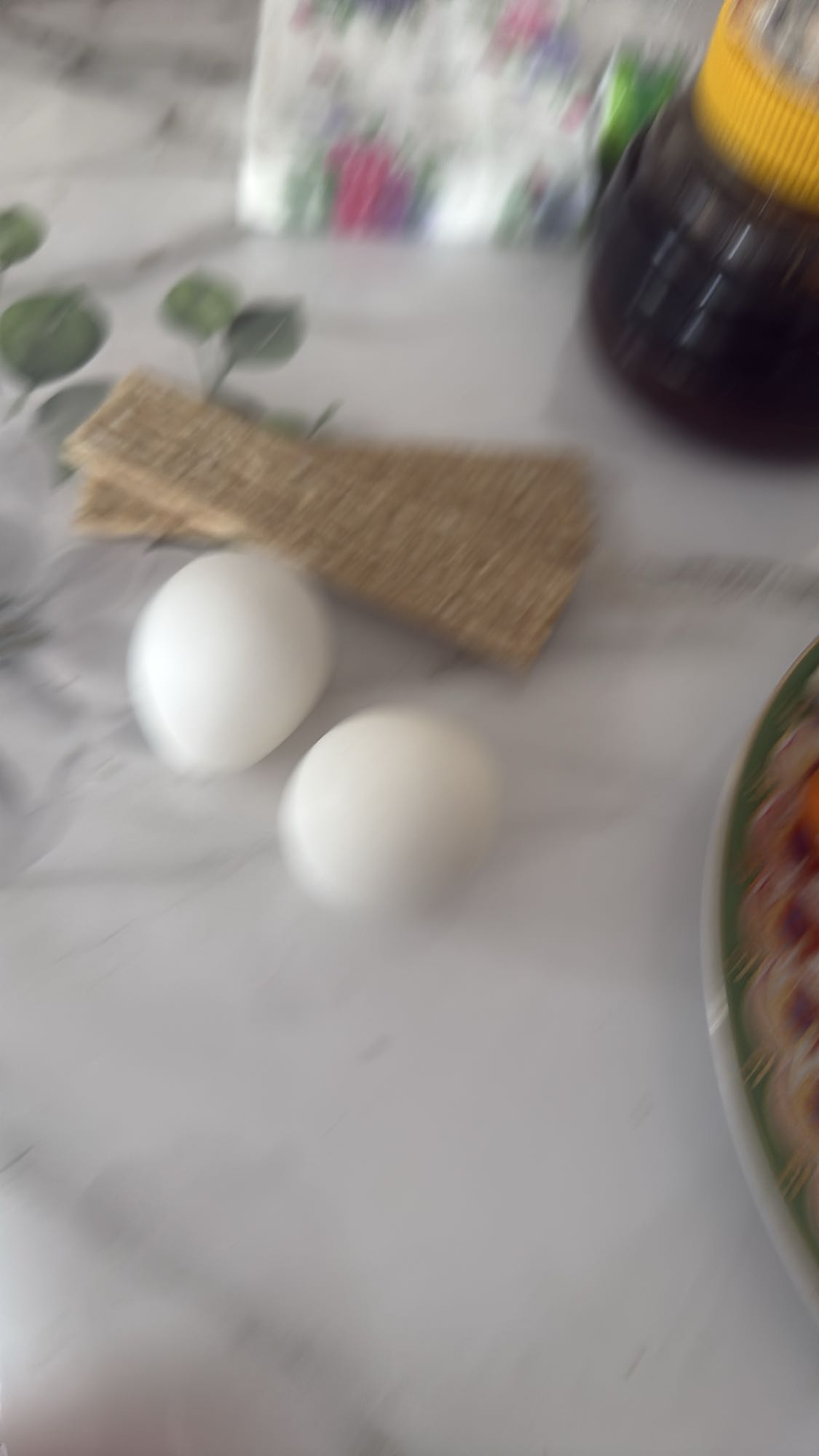 Яйца и хлебцы