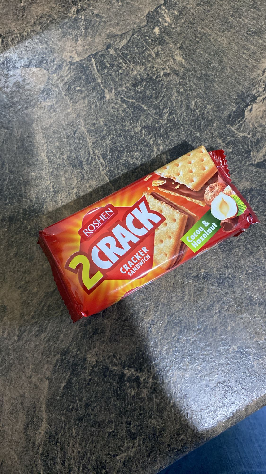 Biscuiți sandwich cacao-alună