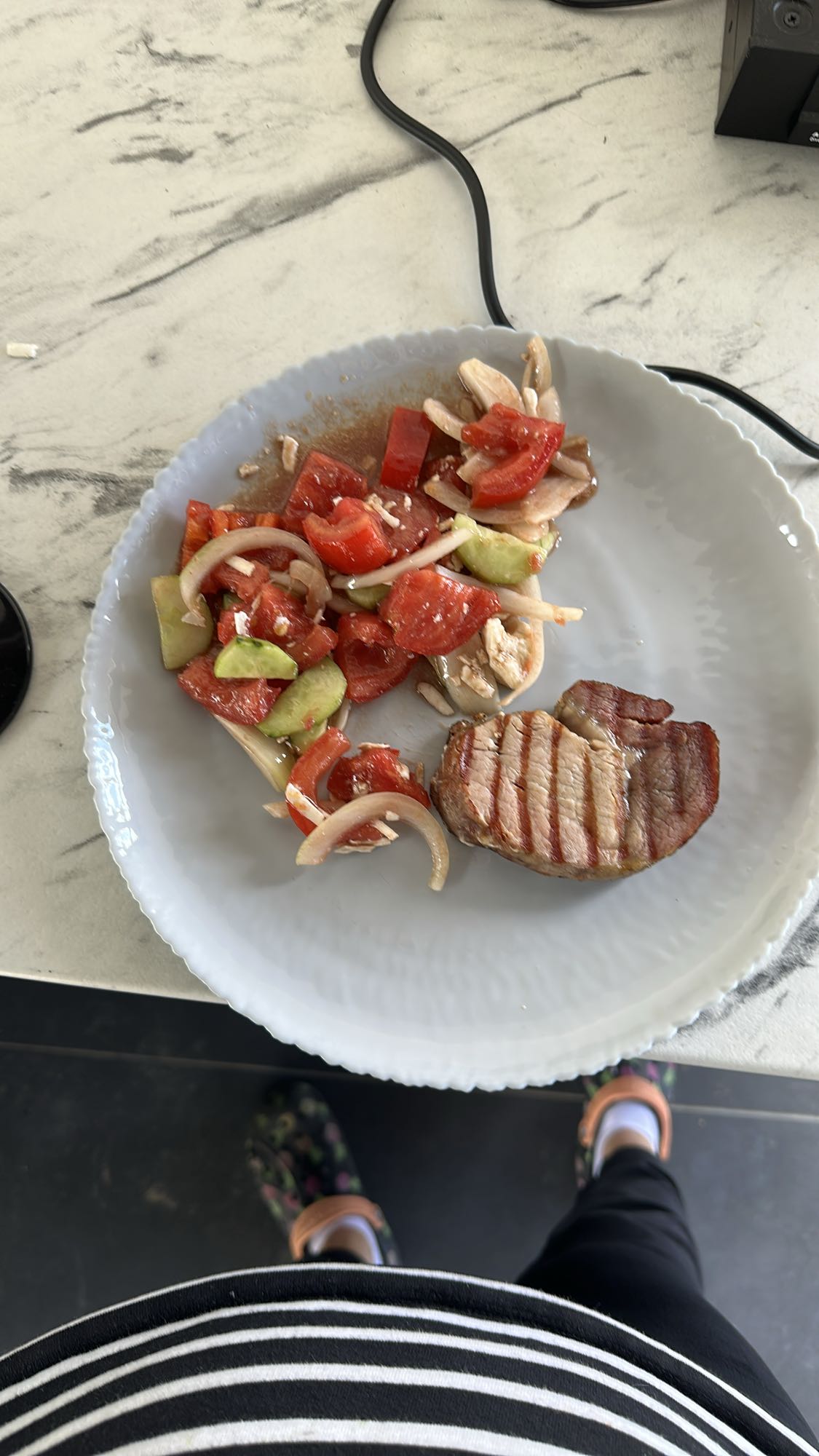 Salată cu carne la grătar