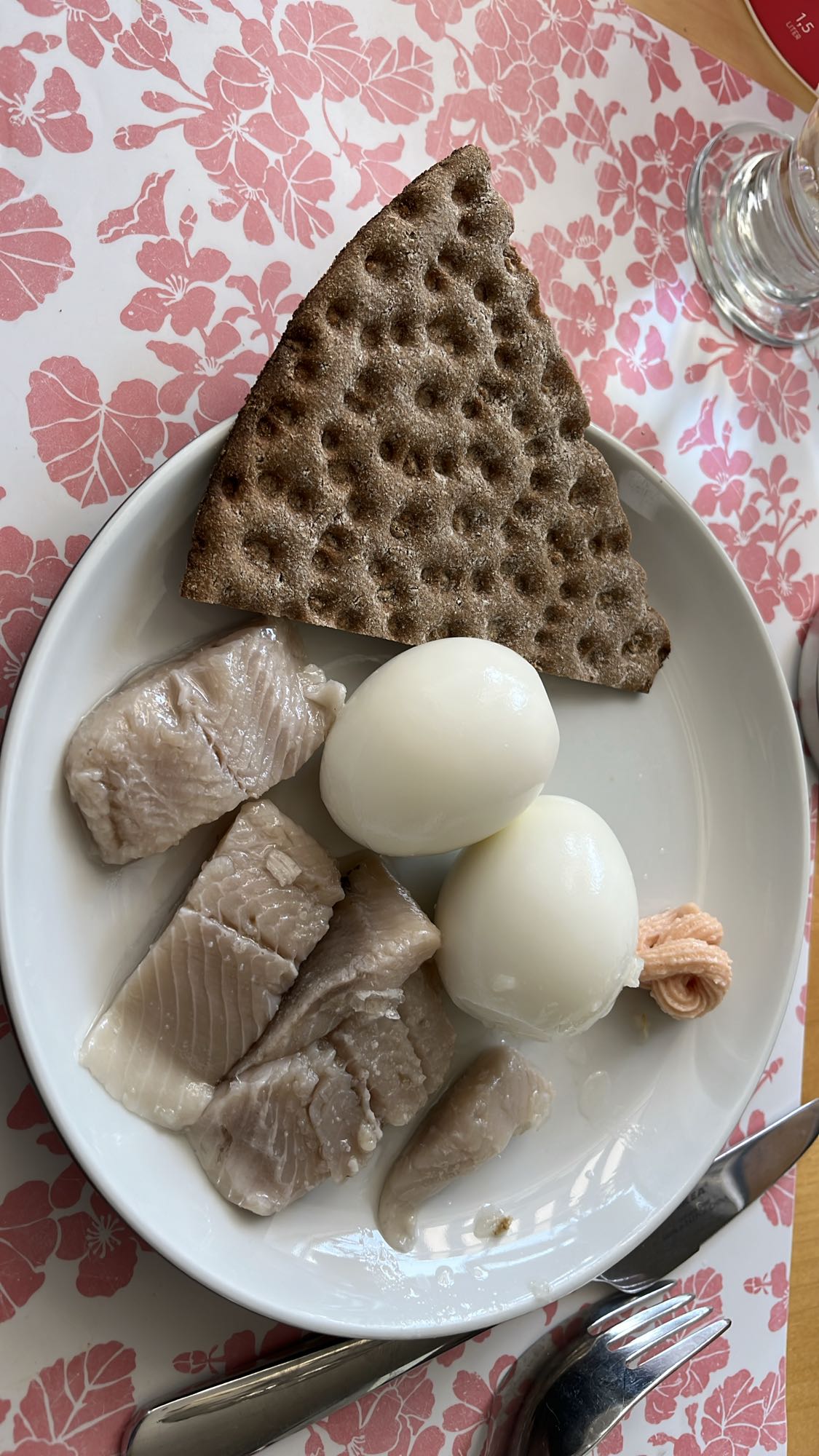 Sill, ägg och knäckebröd