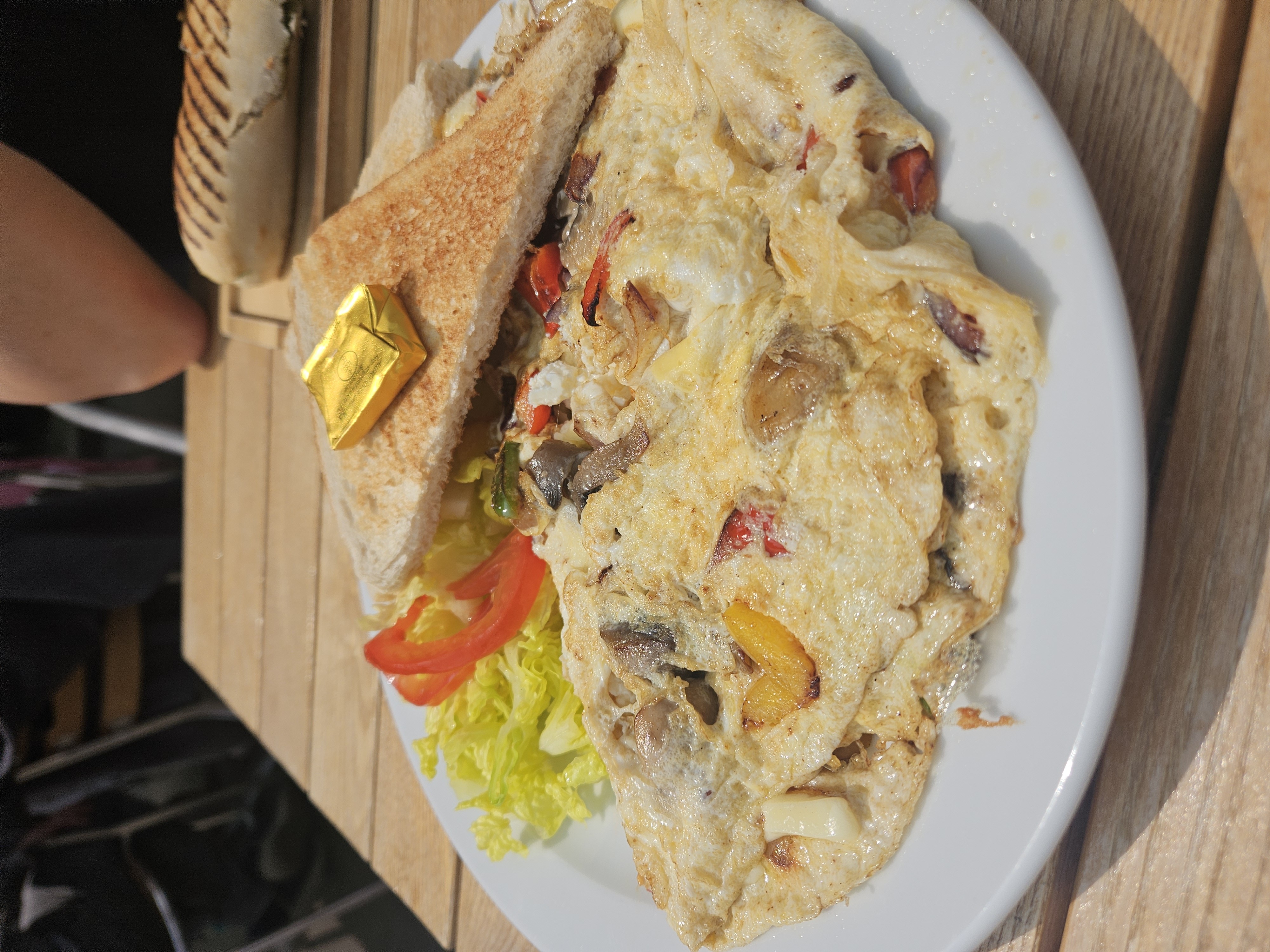 Veggie Omelette & Toast