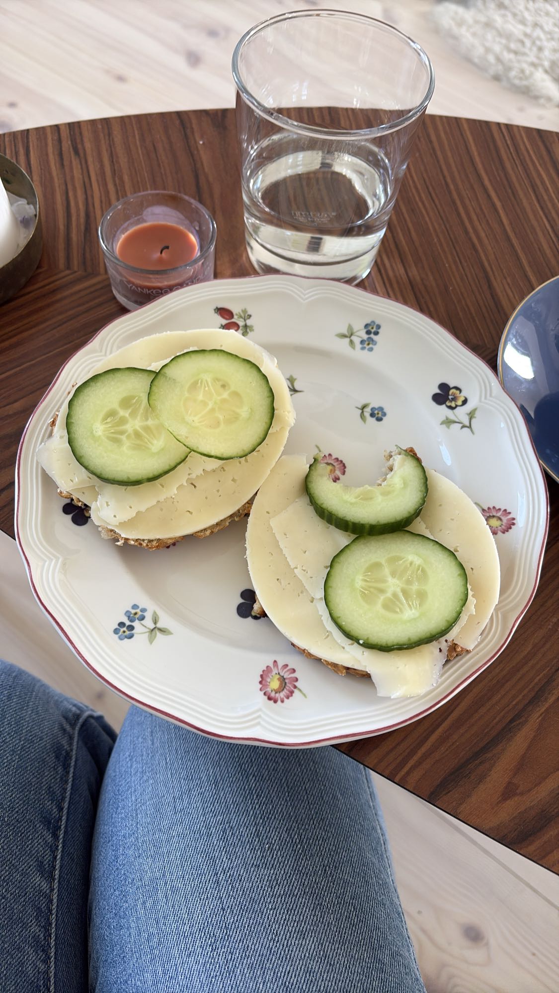 Ostsmörgås med gurka