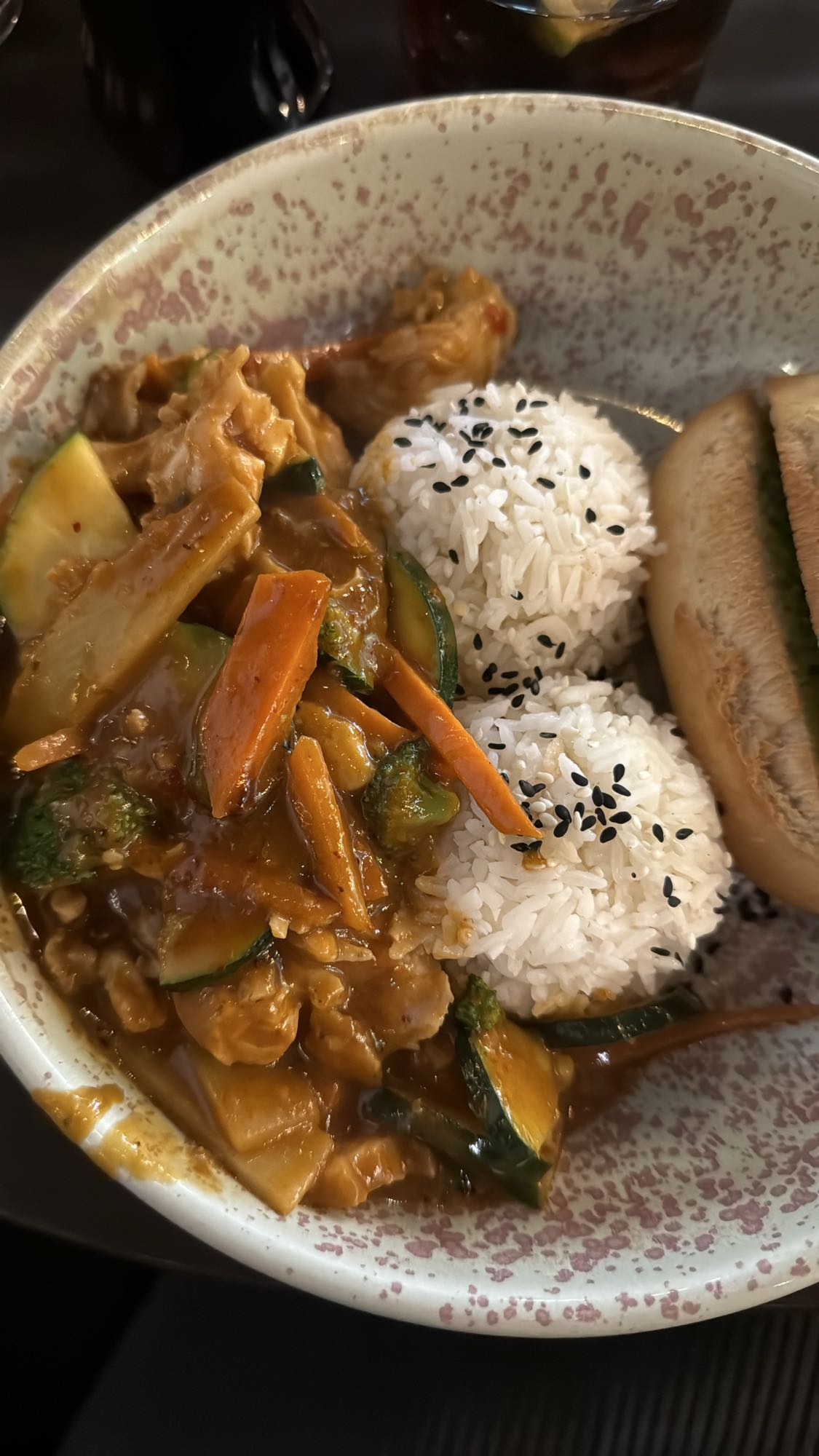 Kycklinggryta med ris och bröd