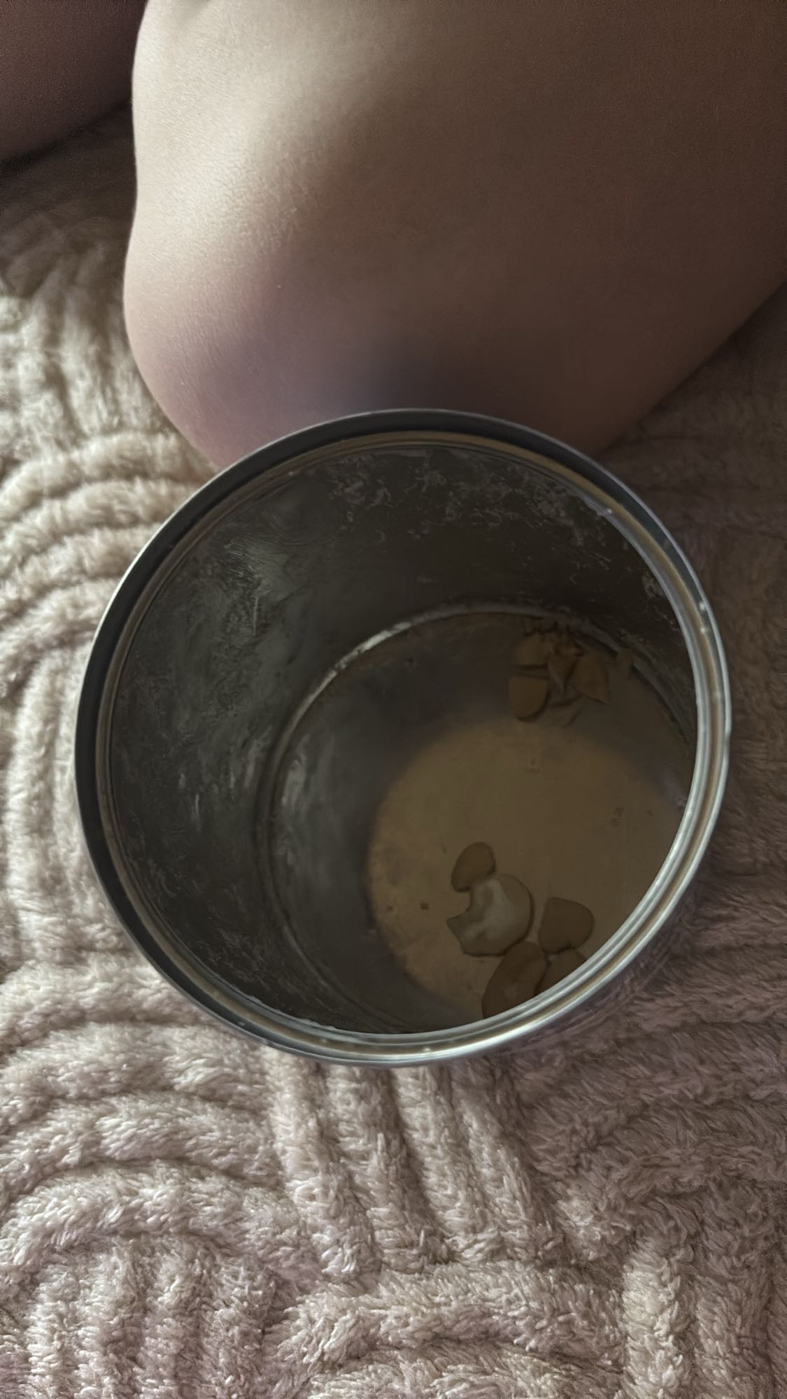 Few cashew pieces
