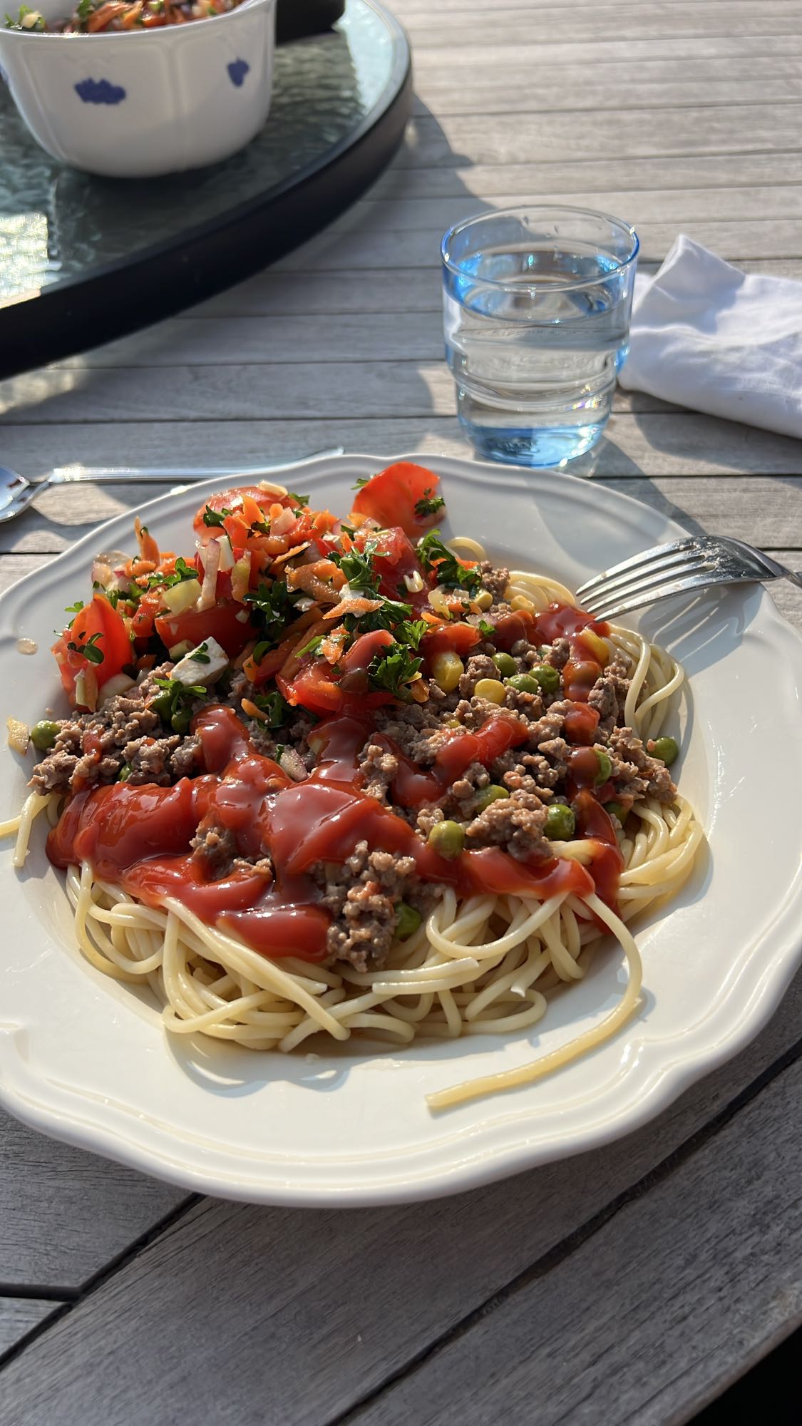 Spagetti med köttfärs & sallad