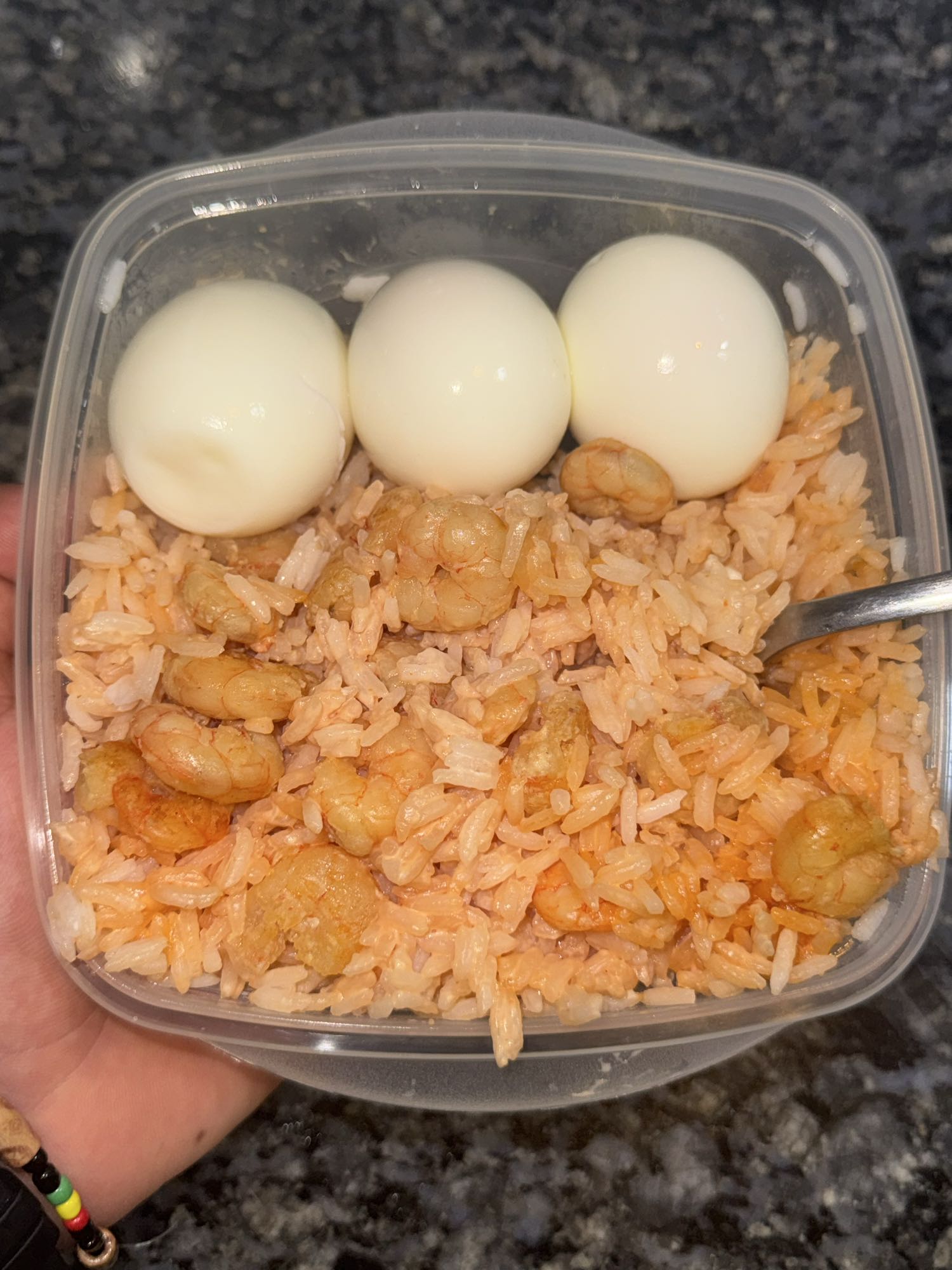Arroz con camarones y huevos
