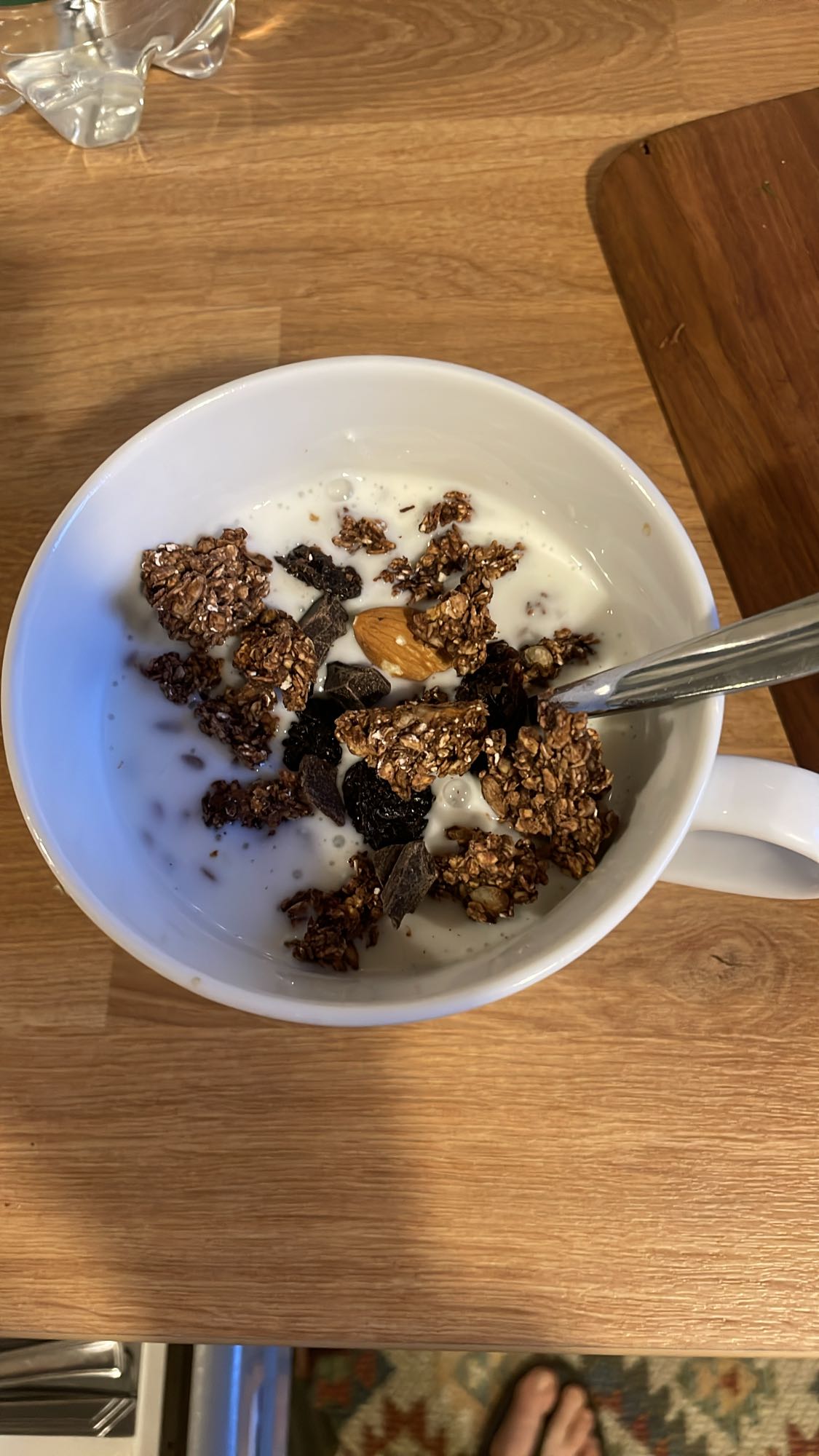 Granola bez cukru i tłuszczu z kefirem i dodatkami