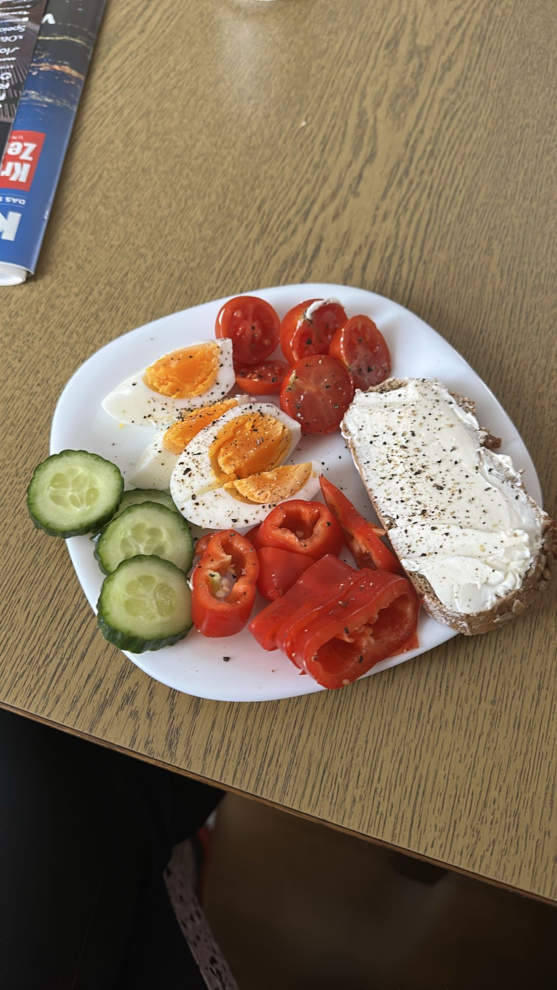 Mic dejun cu legume și ou