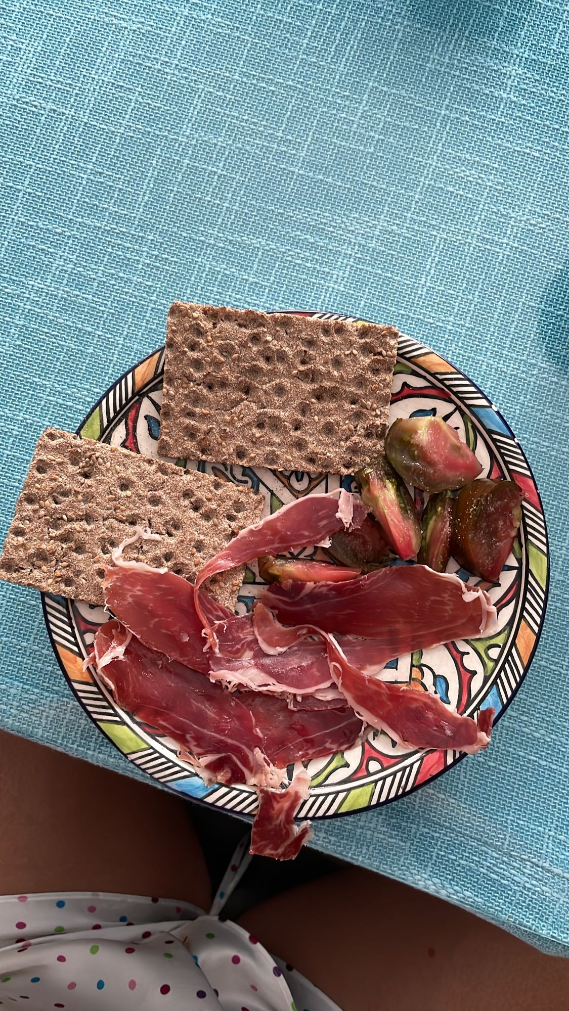 jamón con pan crujiente