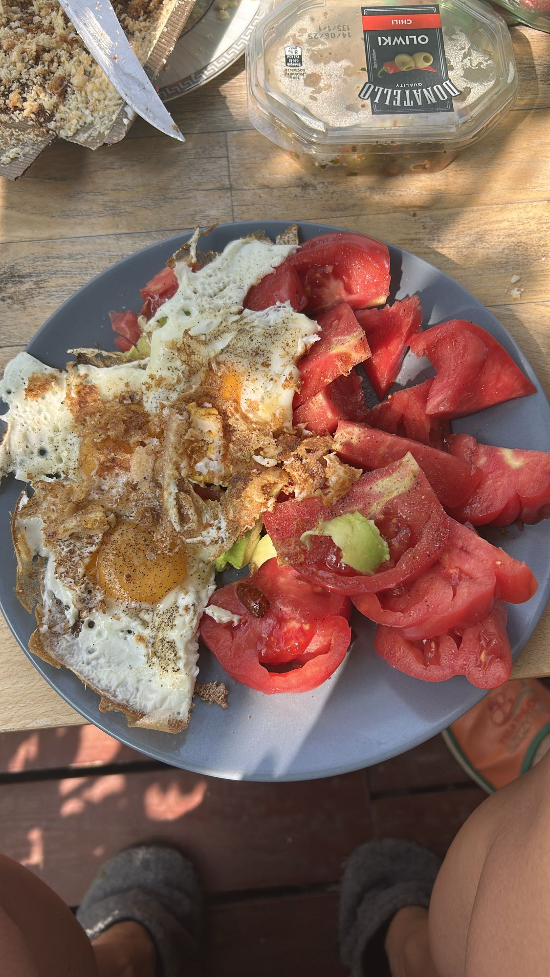 Jajka sadzone z pomidorami