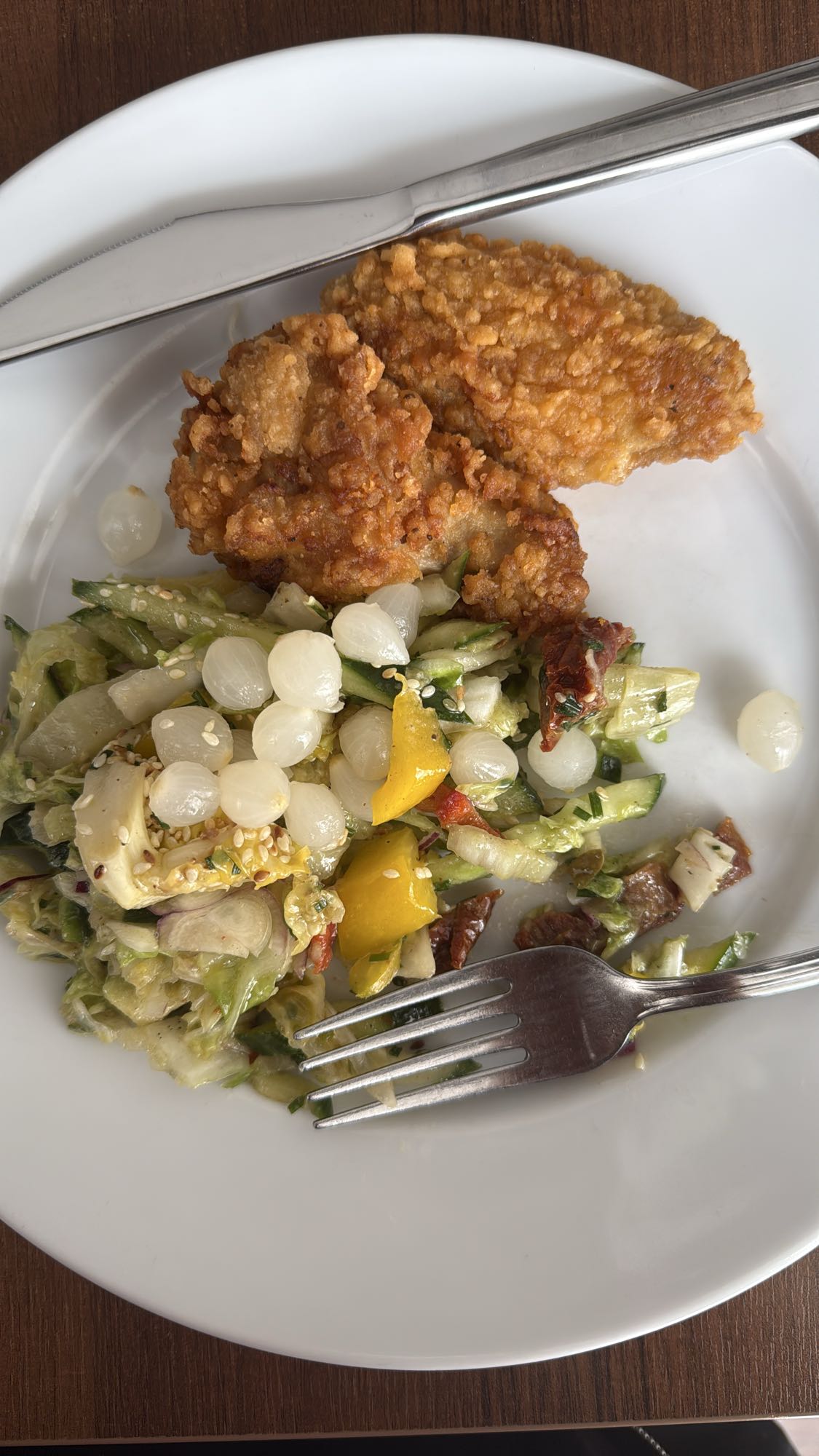 Pui prăjit cu salată