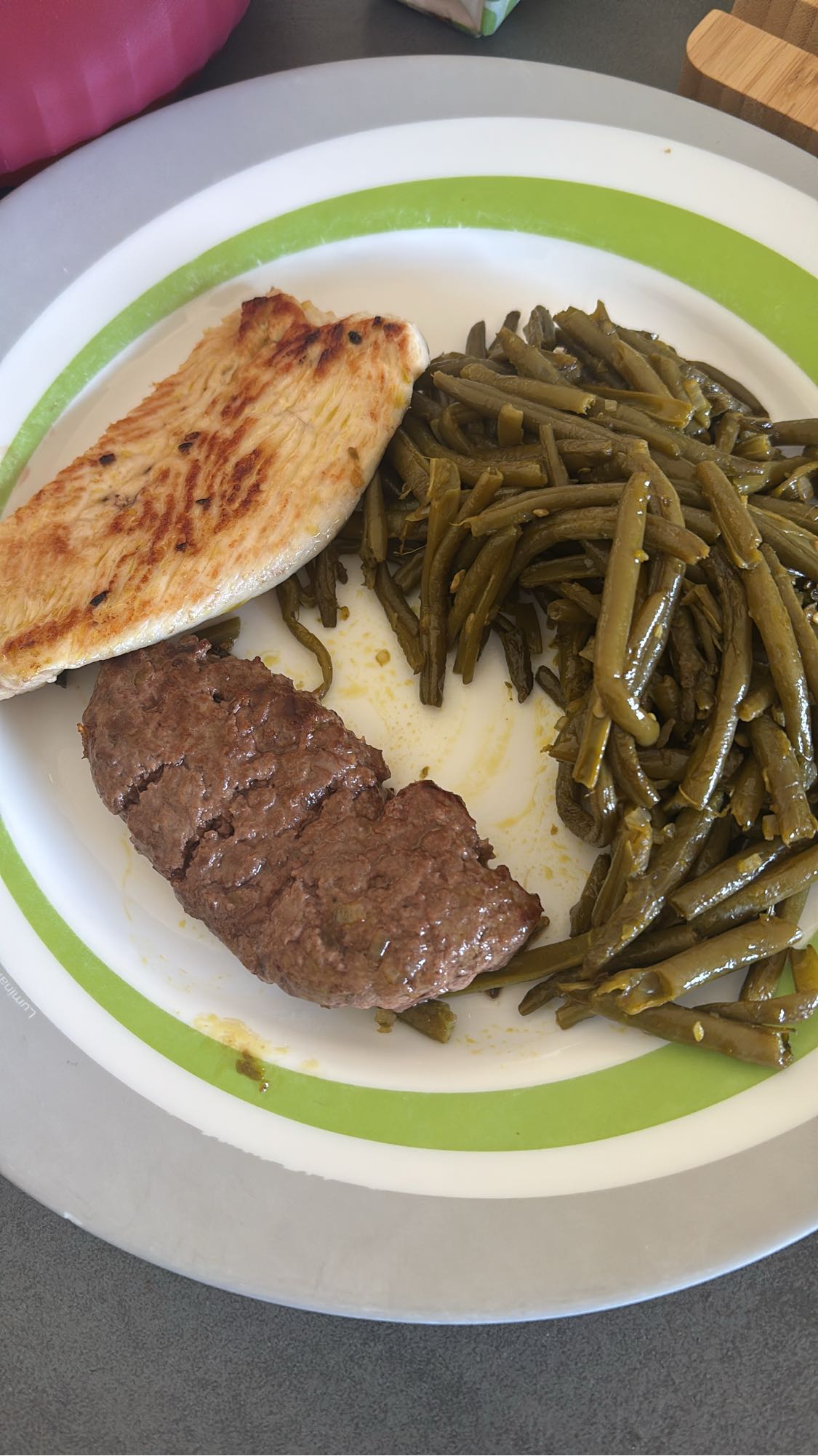 Poulet, steak et haricots verts