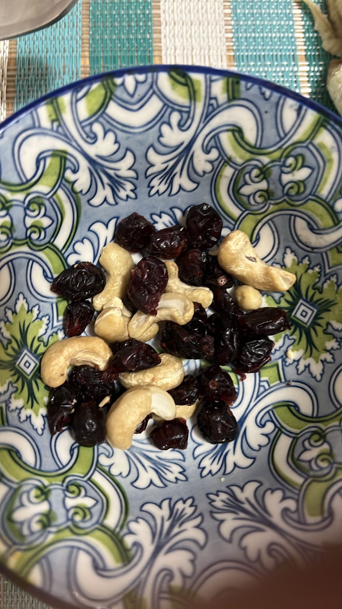 Mix nuci si merisoare