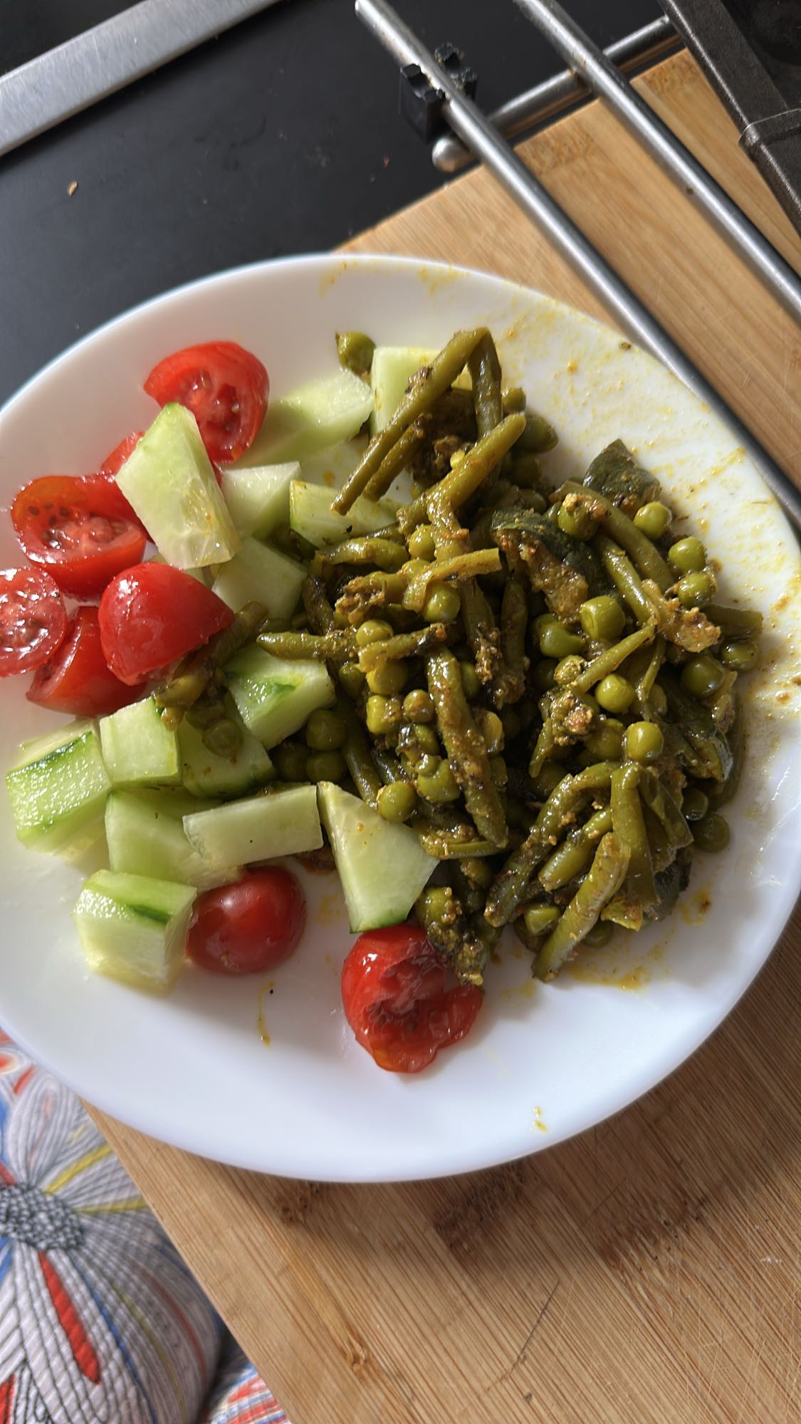 Salade légumes verts et tomates