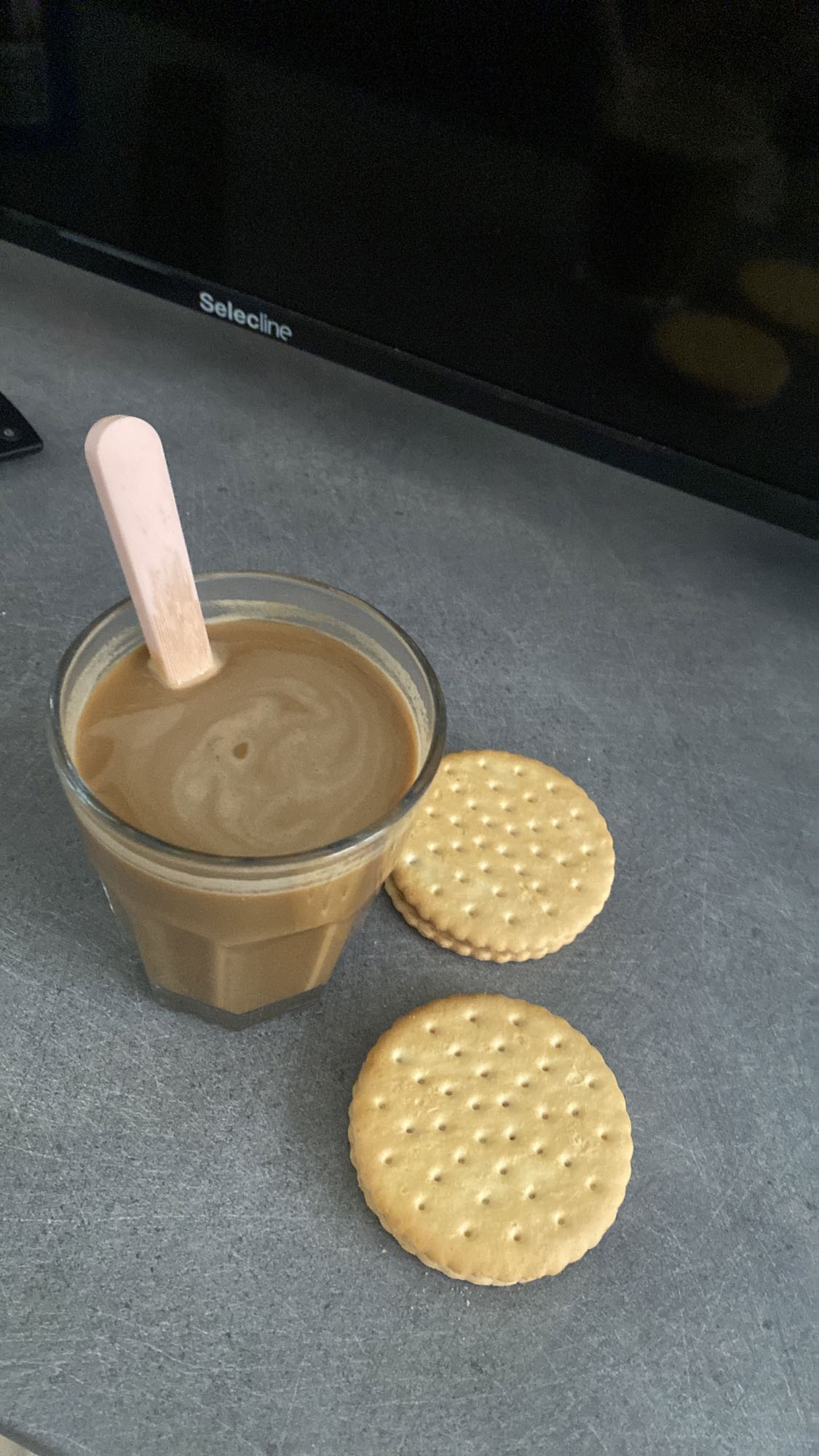Café au lait et biscuits