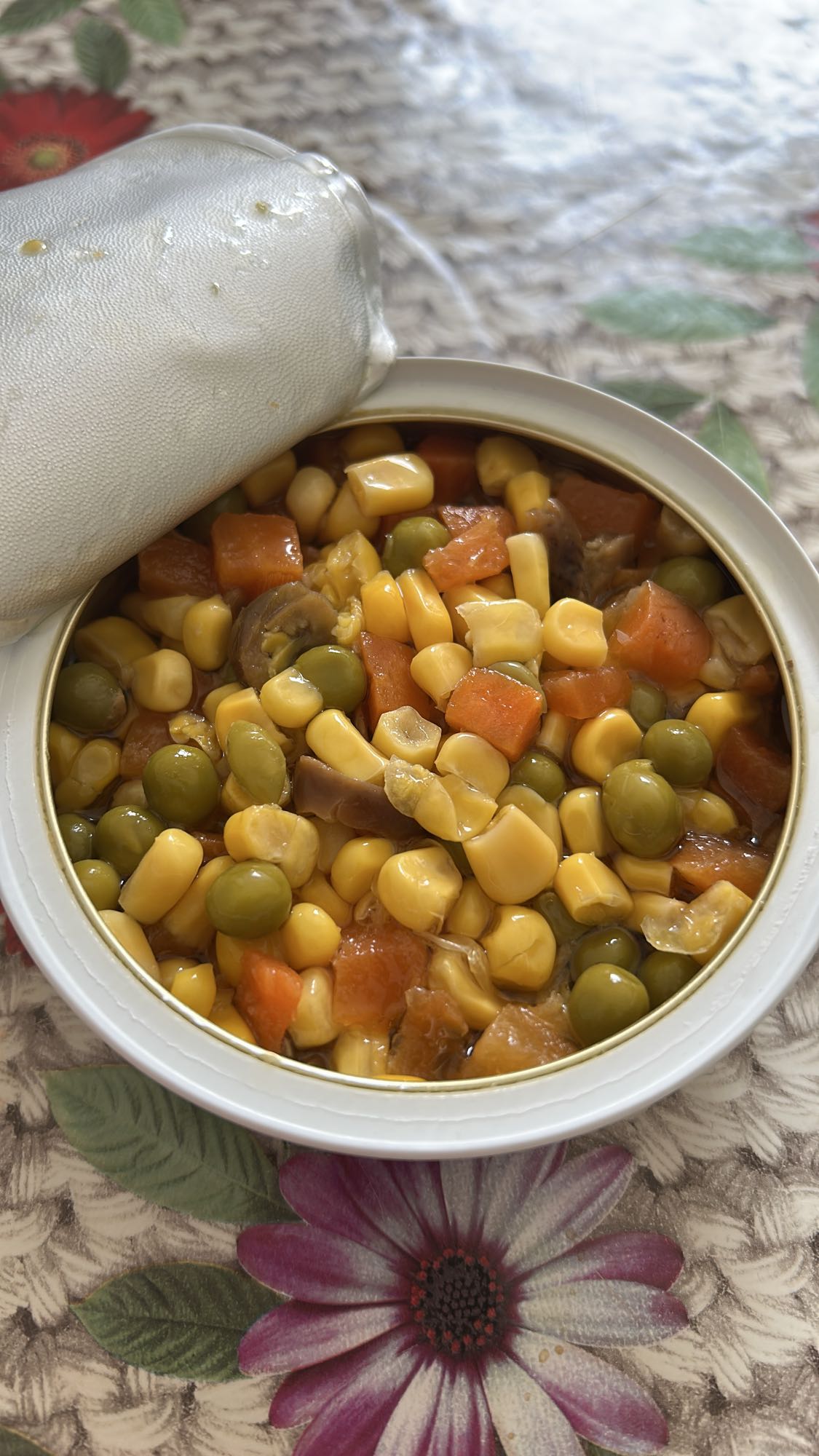 Salată de legume la conservă