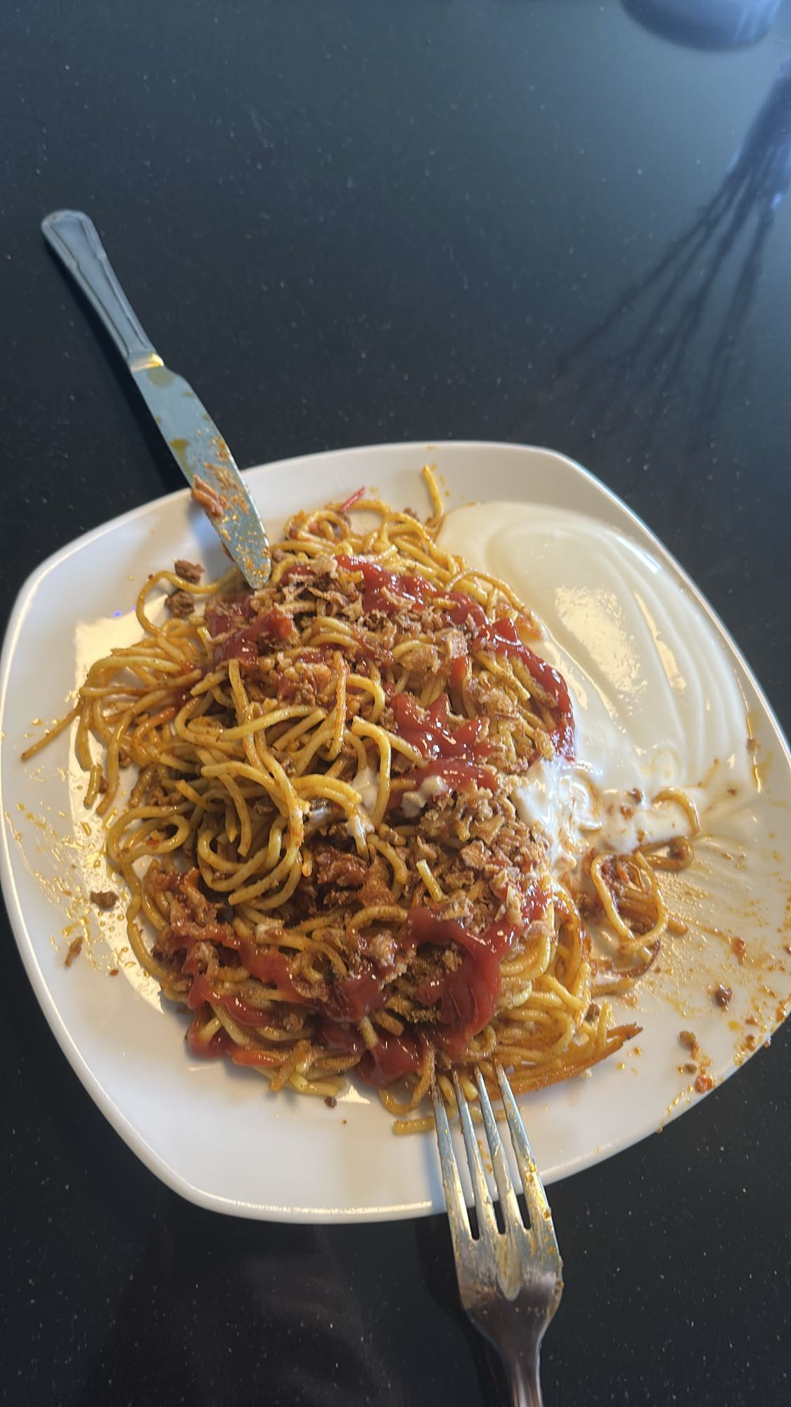 Stekt nudlar med sås