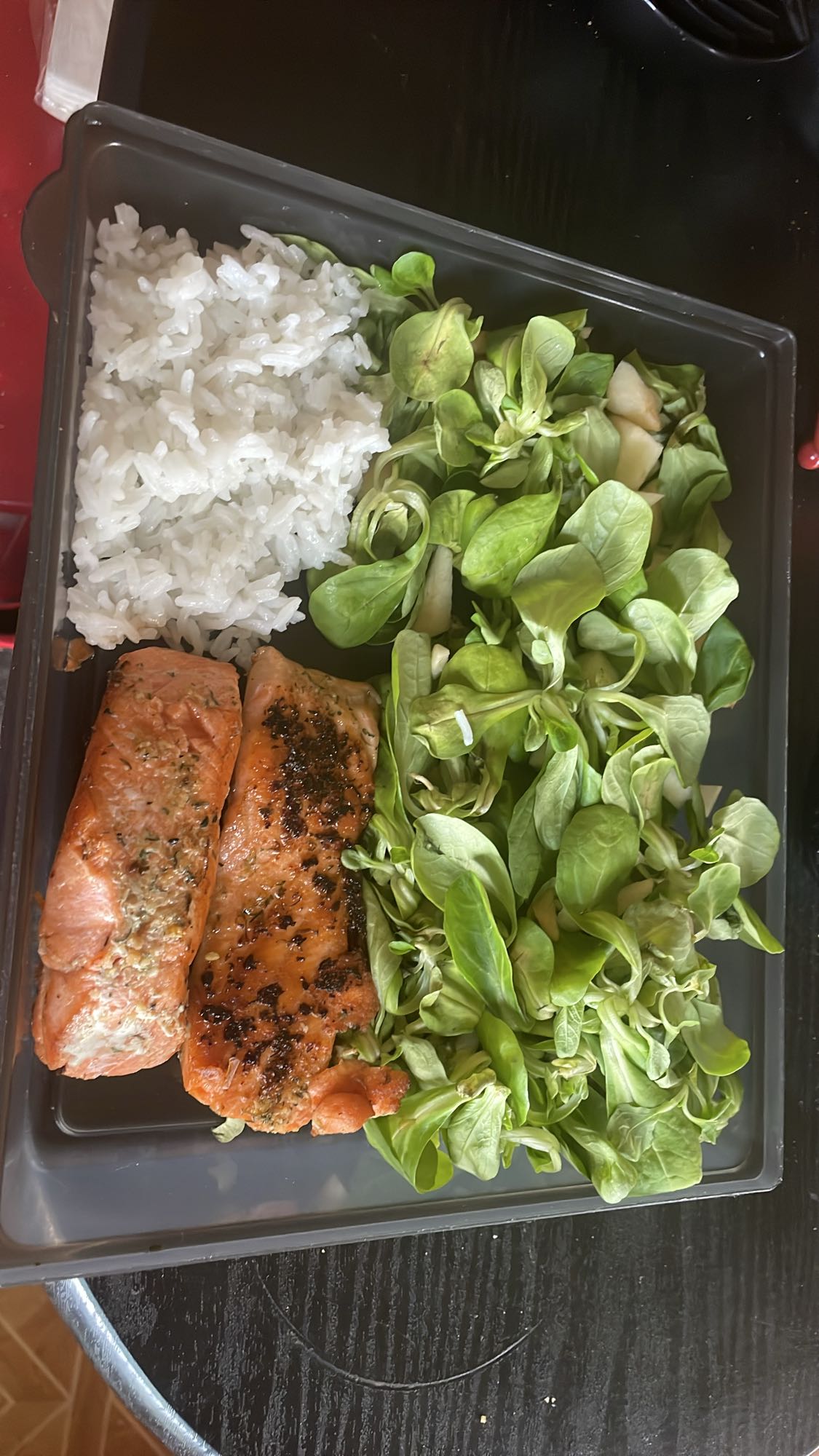 Saumon riz et salade