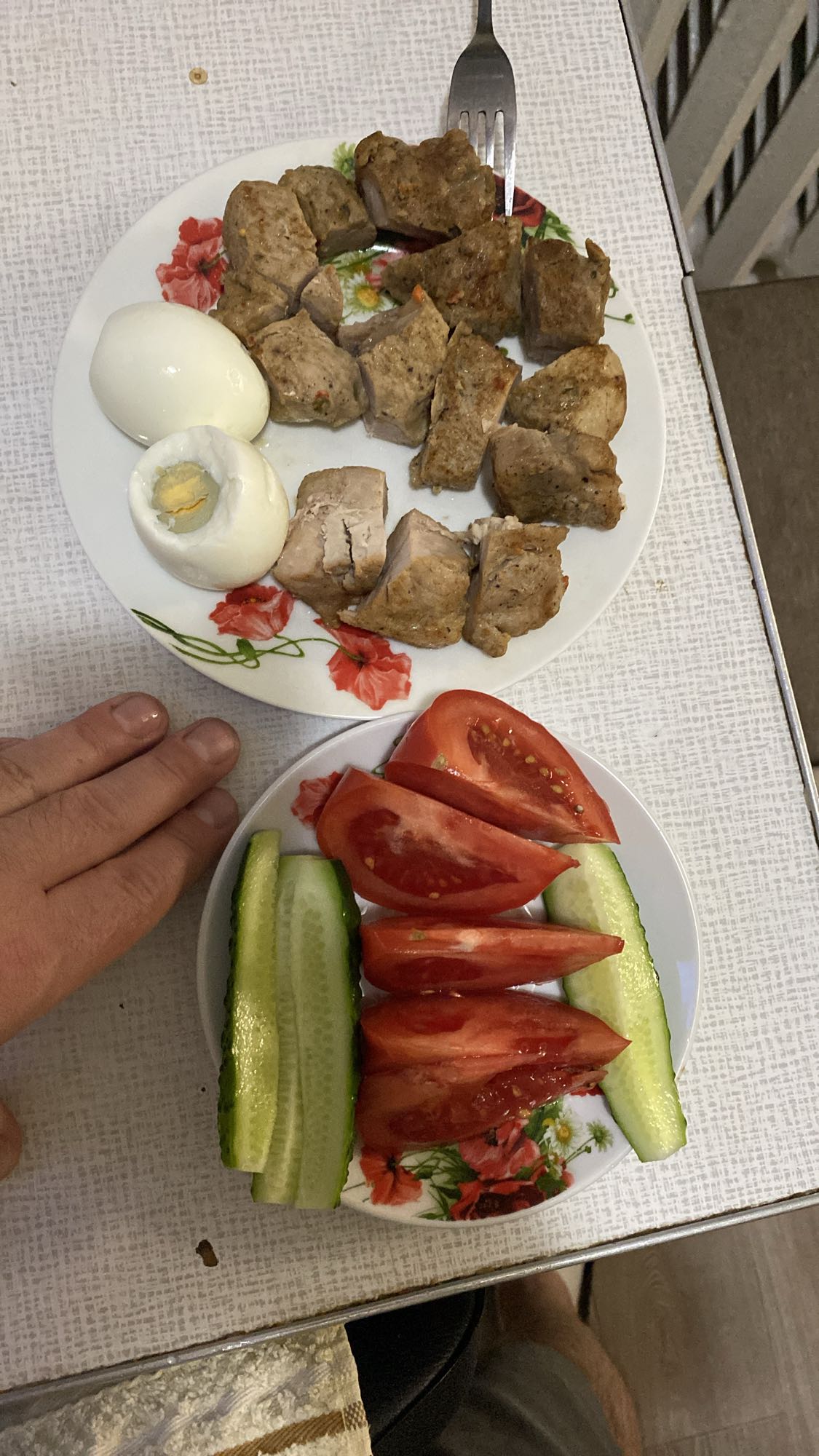 мясо с яйцами и овощами