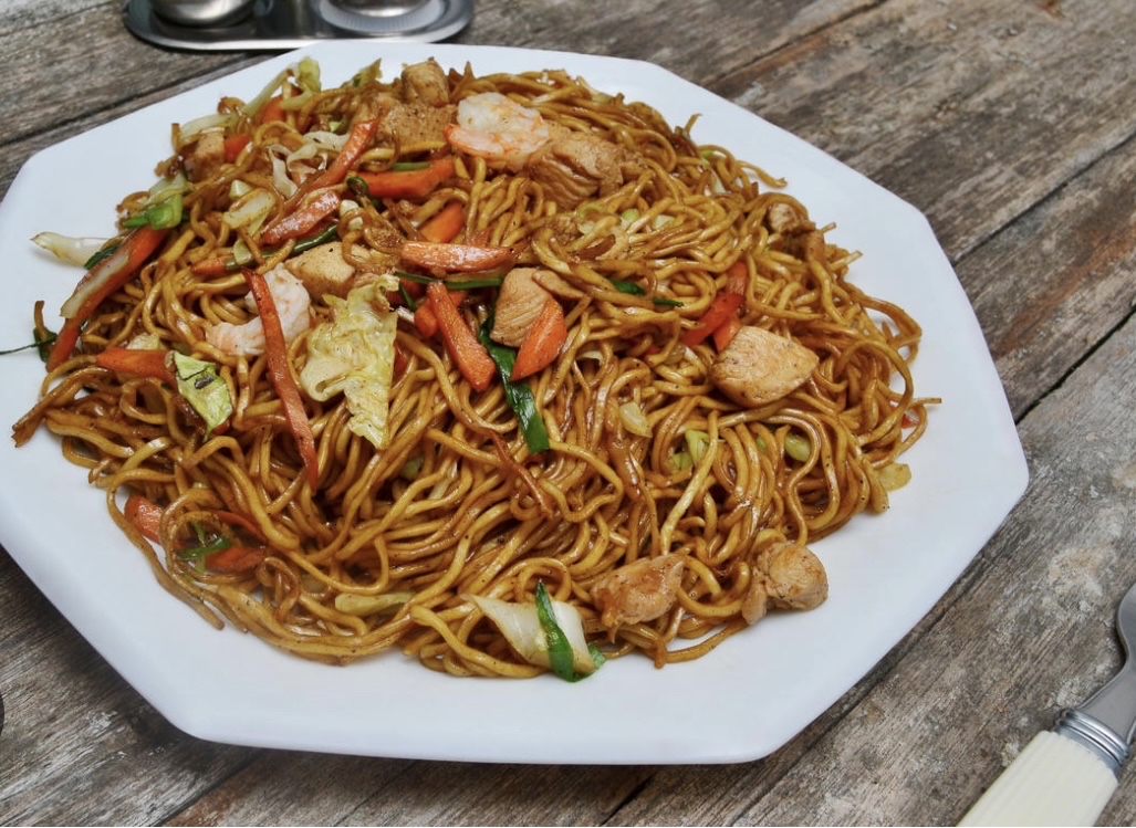 Gebratene Nudeln mit Hähnchen