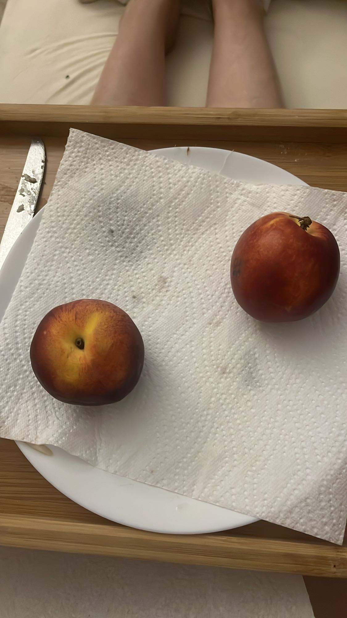 Deux nectarines