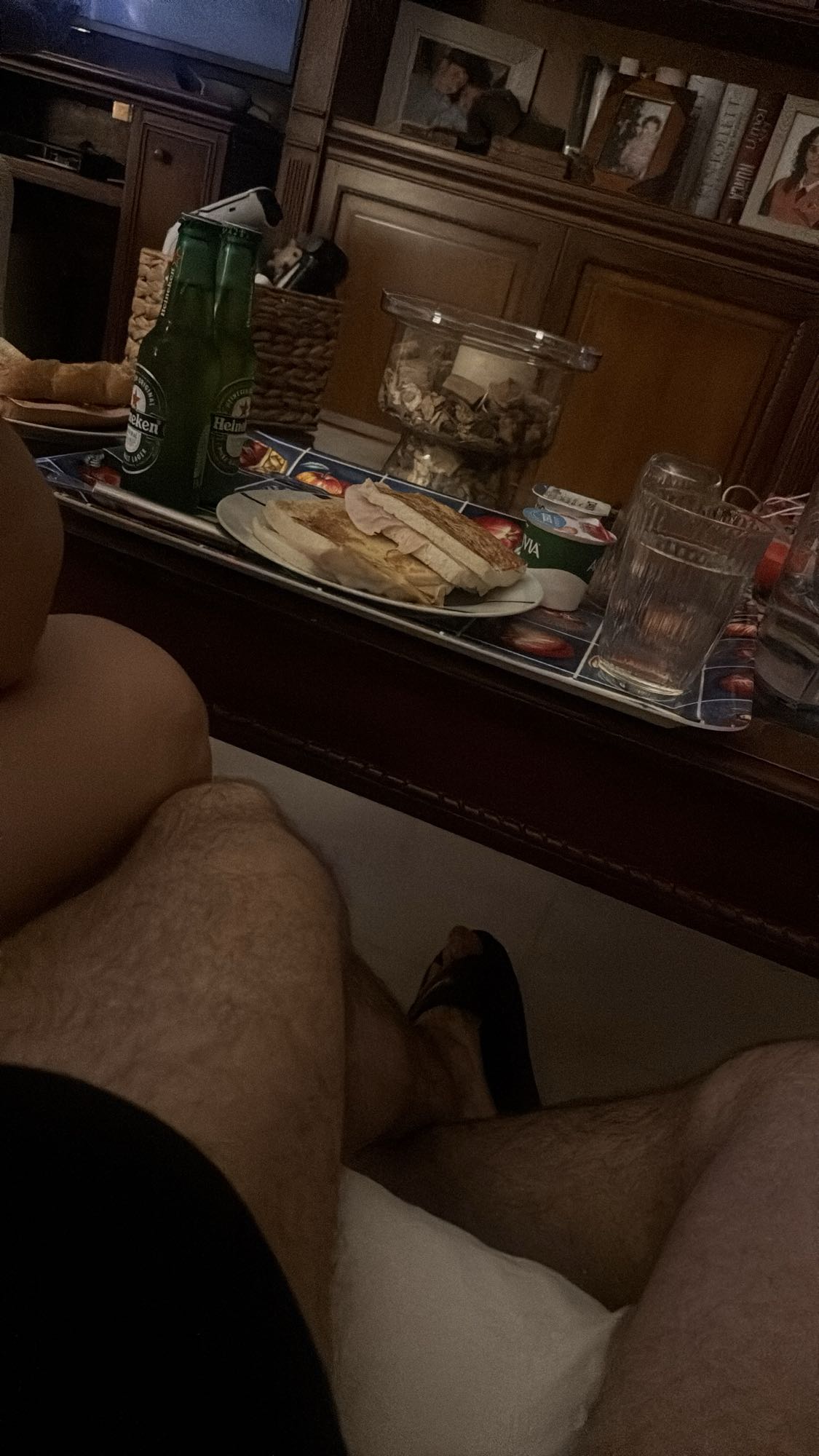 Cena de bocadillos y cerveza