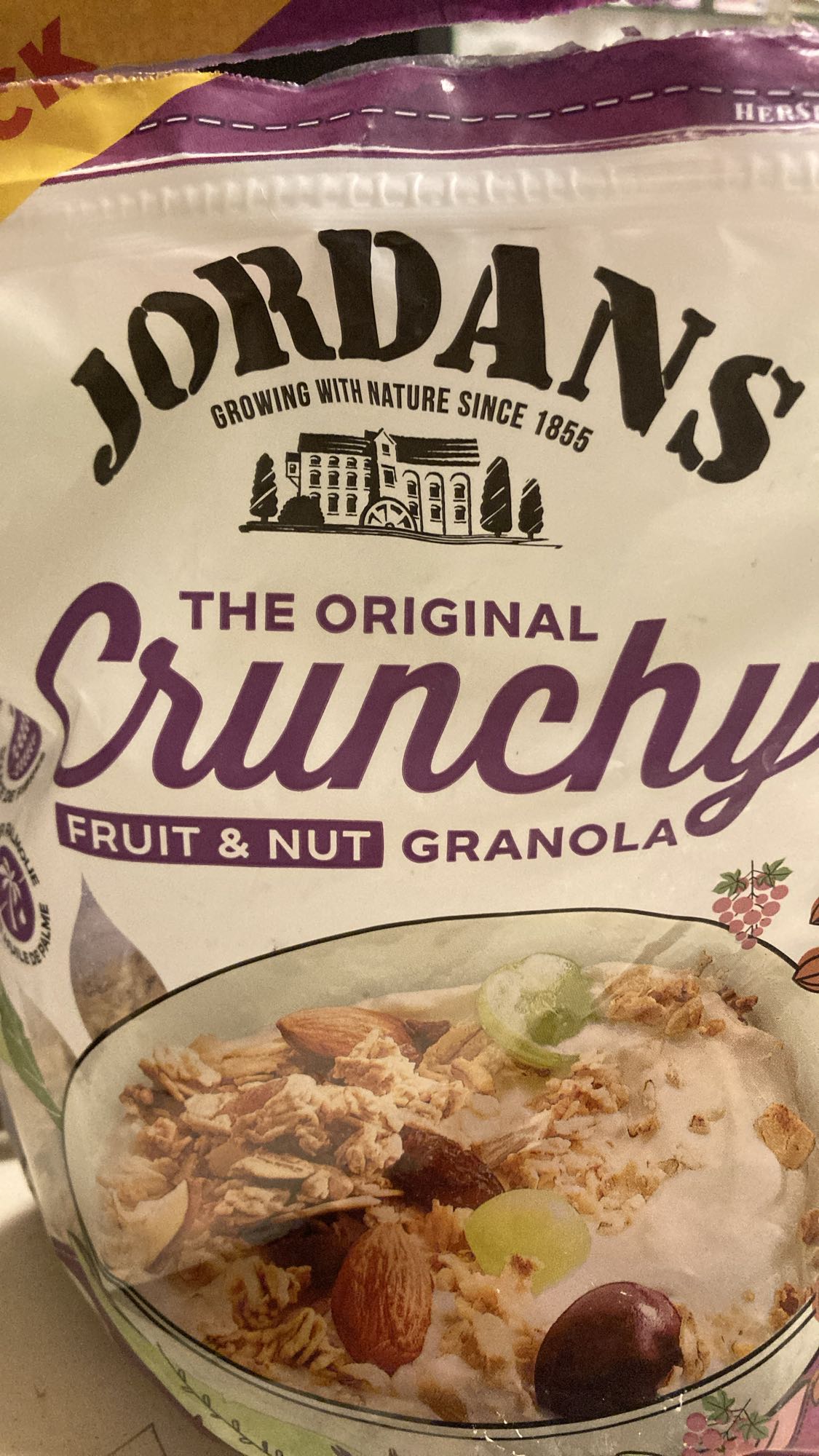 Crunchy fruit & noten granola