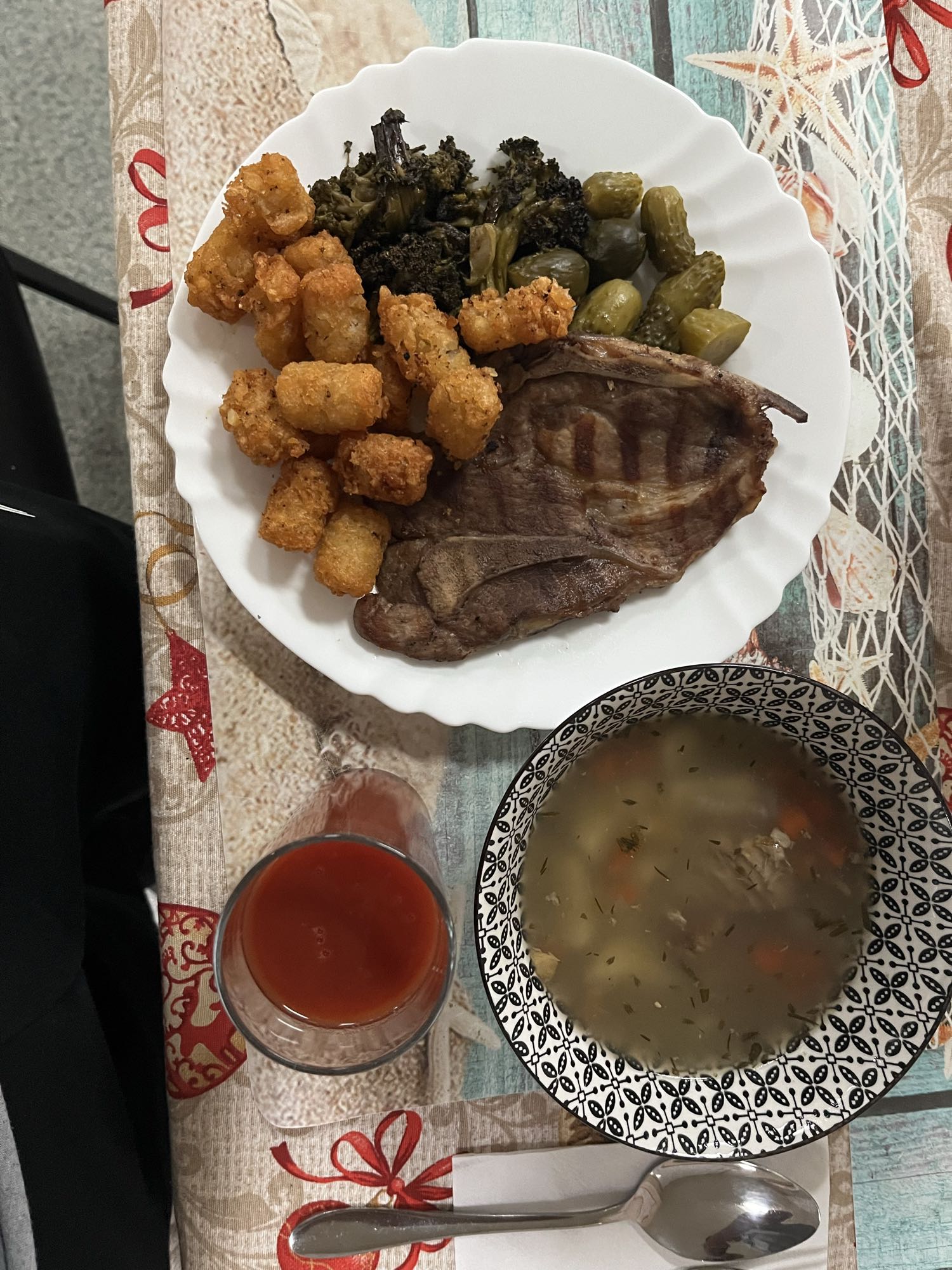 мясо с гарниром и суп