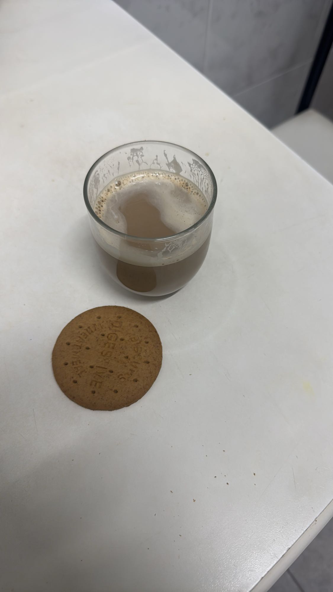 Café con galleta