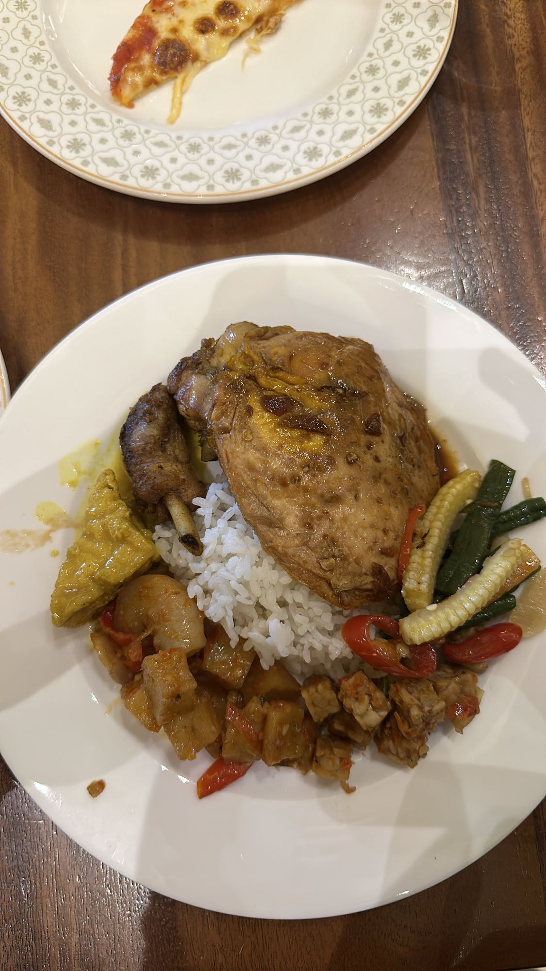 Nasi ayam dan sayur