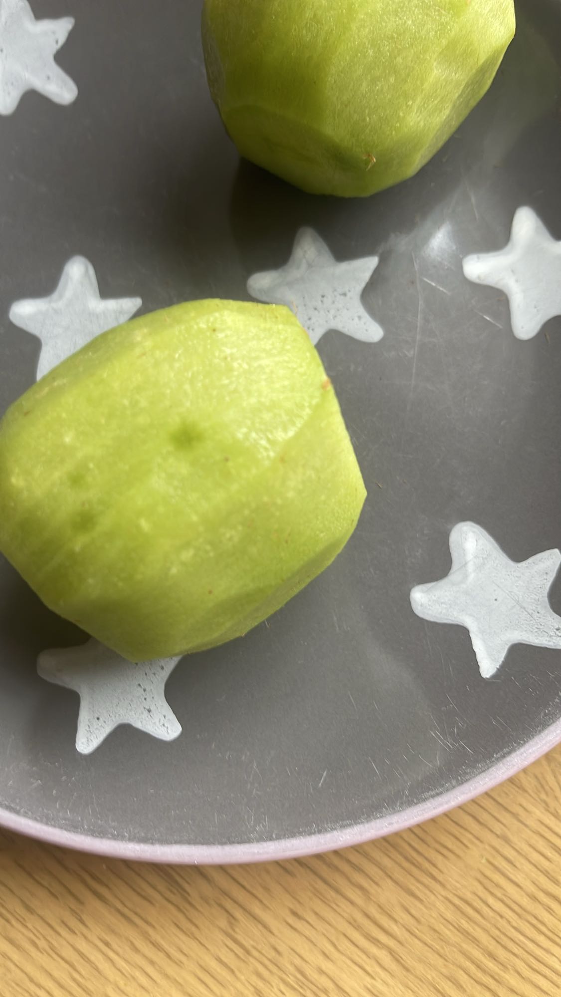 Skrellede grønne epler