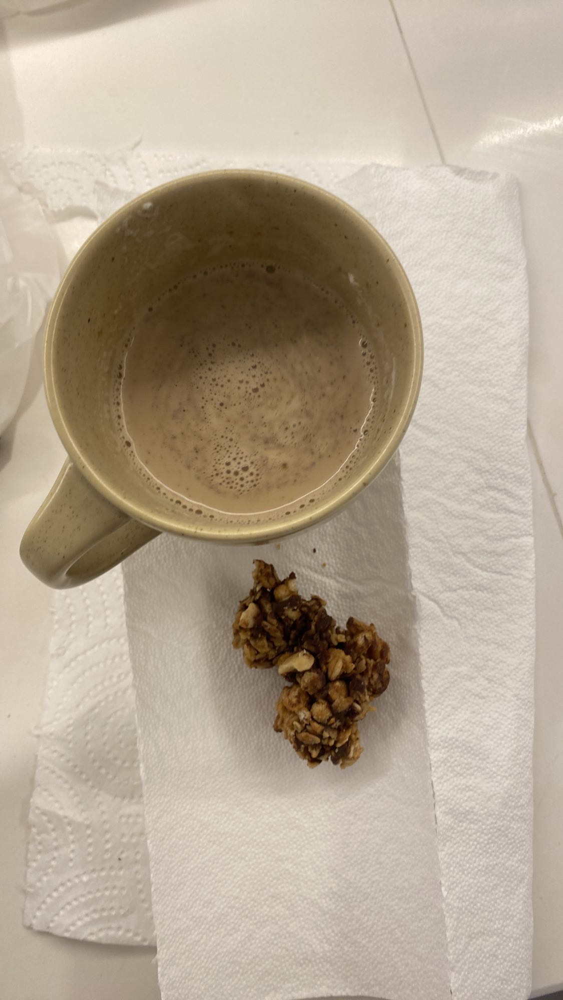 Hot cocoa with oat clusters