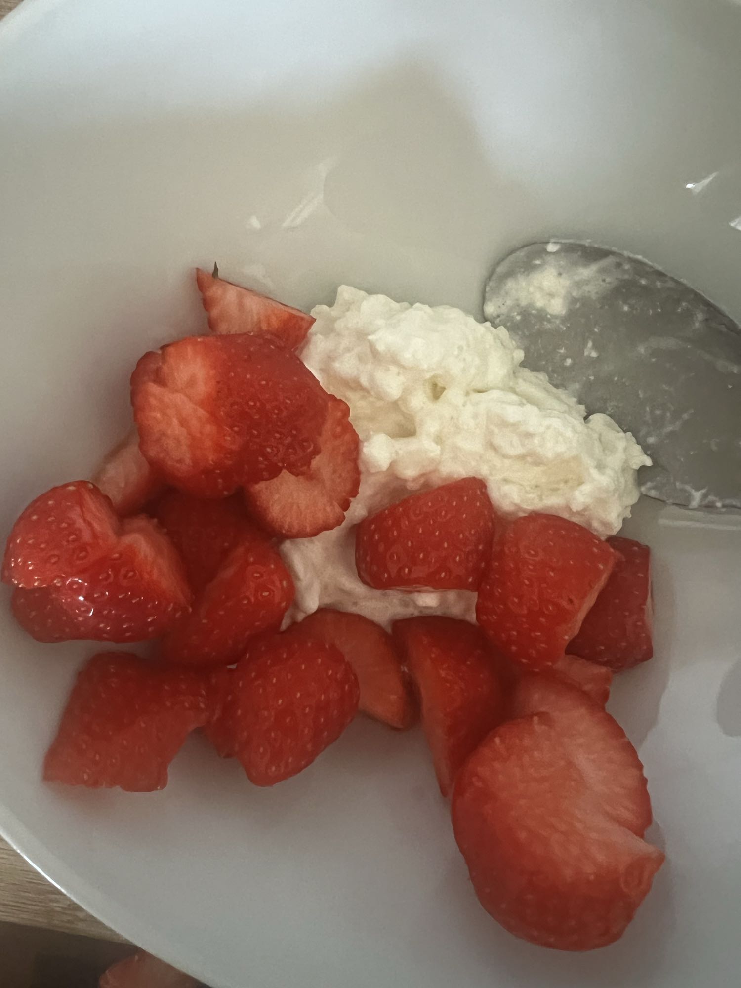 Jordbær og cottage cheese