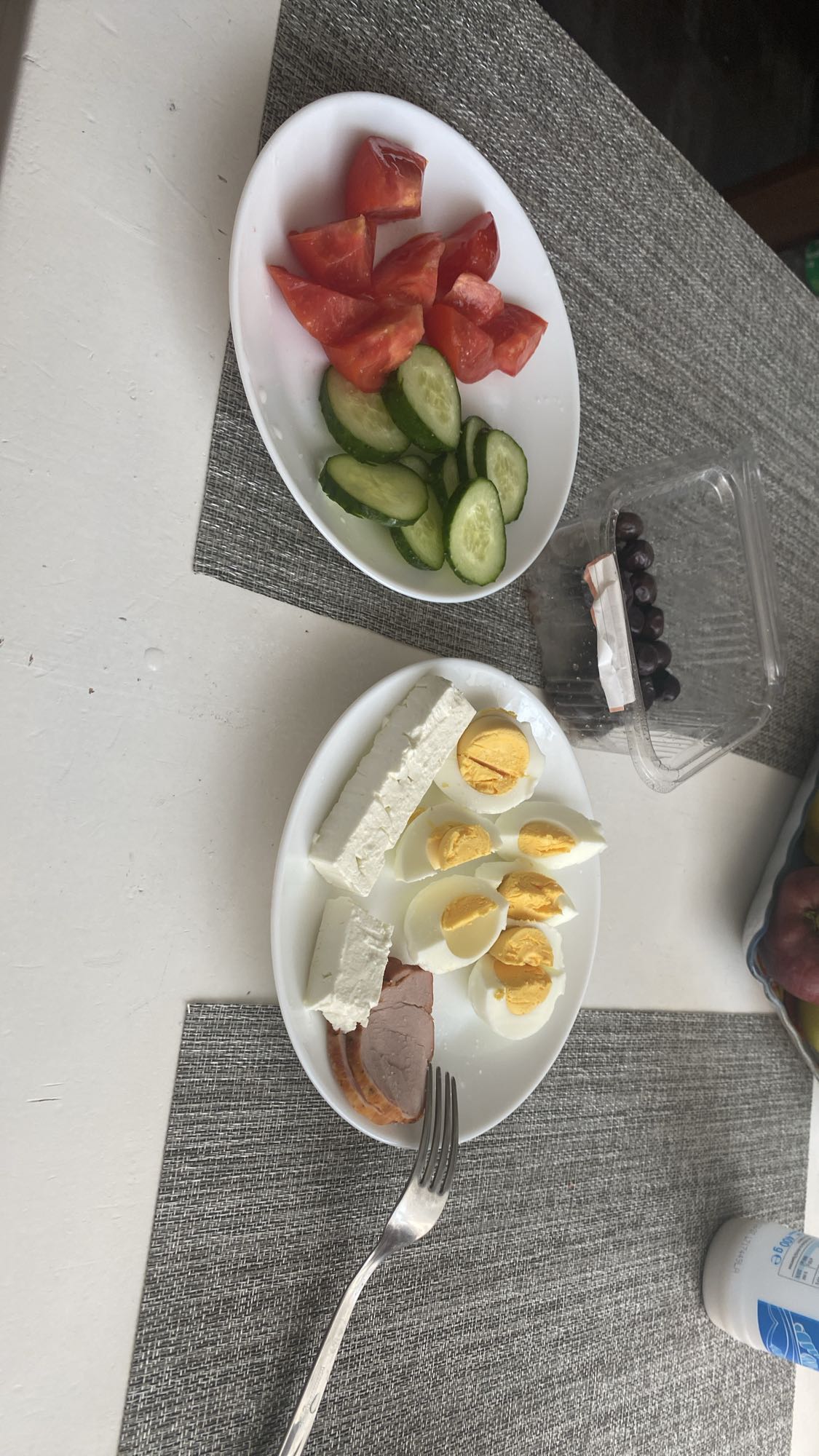 Mic dejun cu ouă și brânză