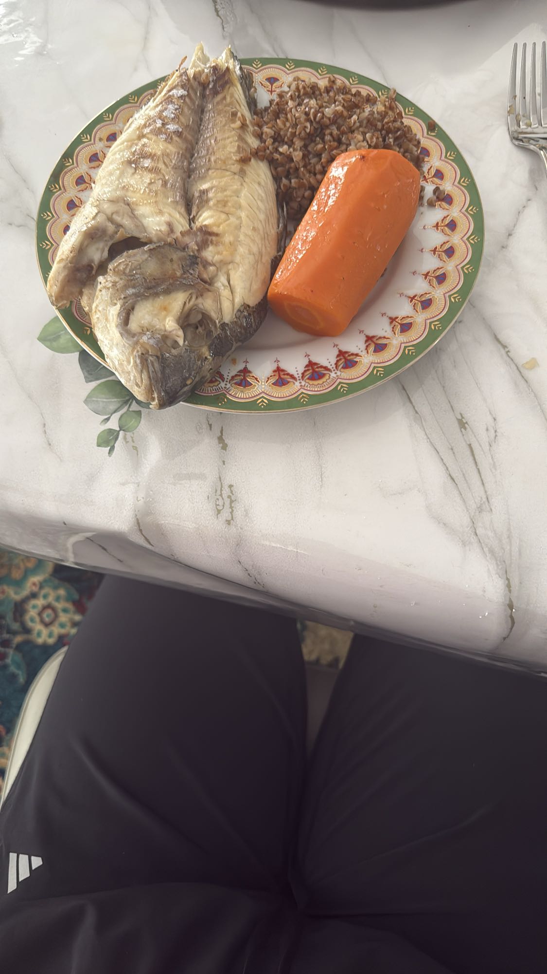 Рыба с гречкой и морковью