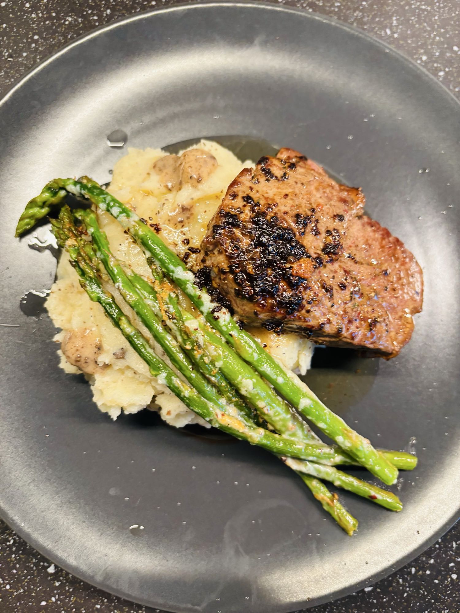 Ribeye steak with mash & asparagus